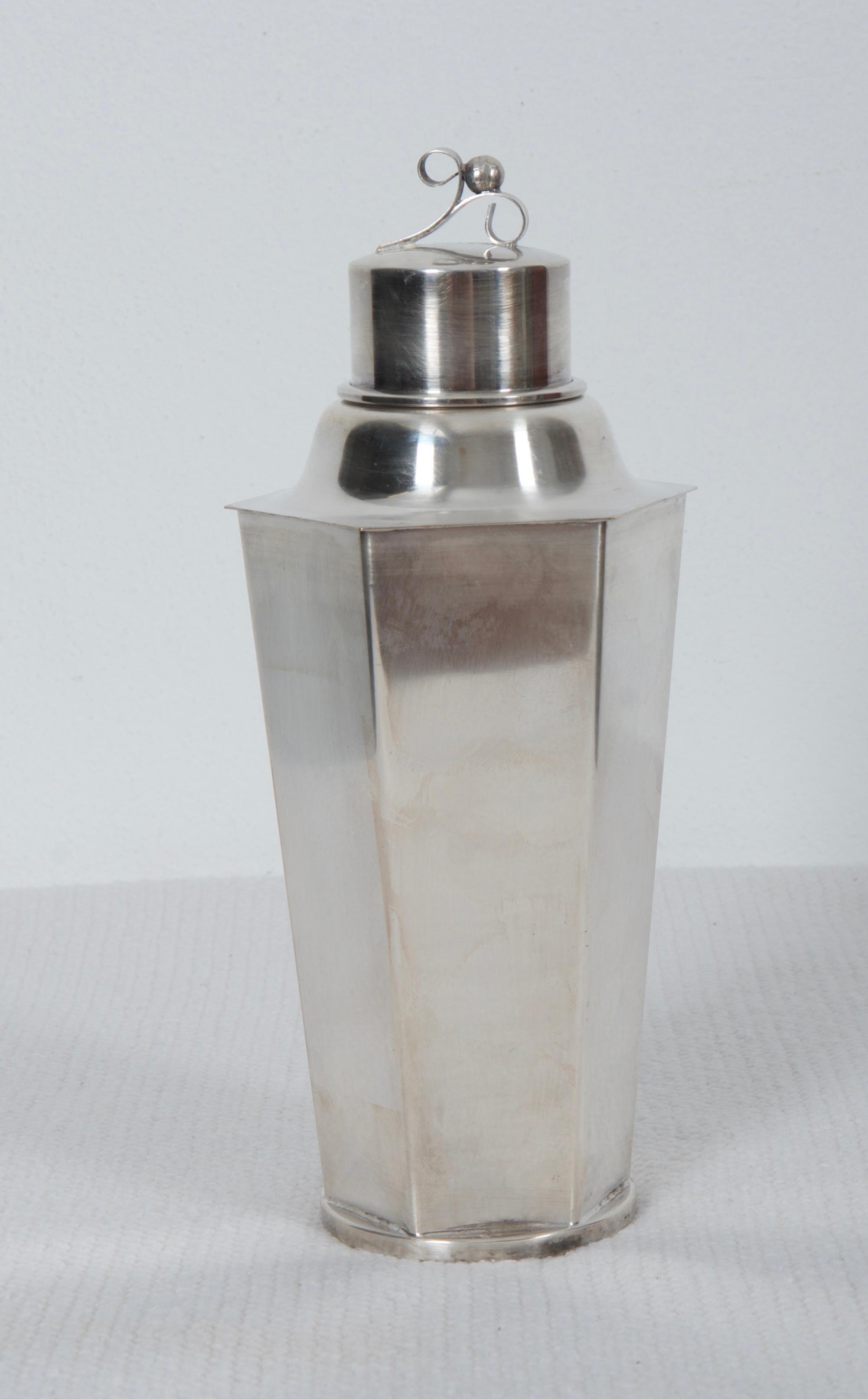 Mid-20th Century Art Deco Swedish Silver Plated Cocktail Shaker