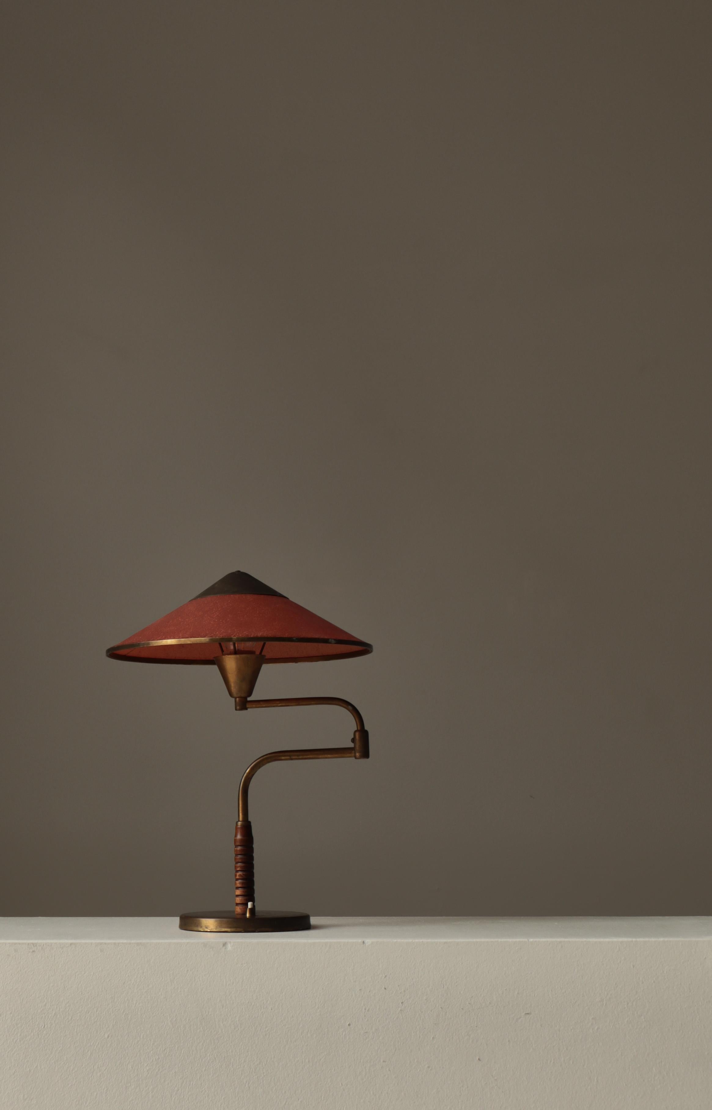 Art Déco Art Deco Swing Desk Lamp in Patinated Brass by LYFA, Denmark, 1930s in vendita