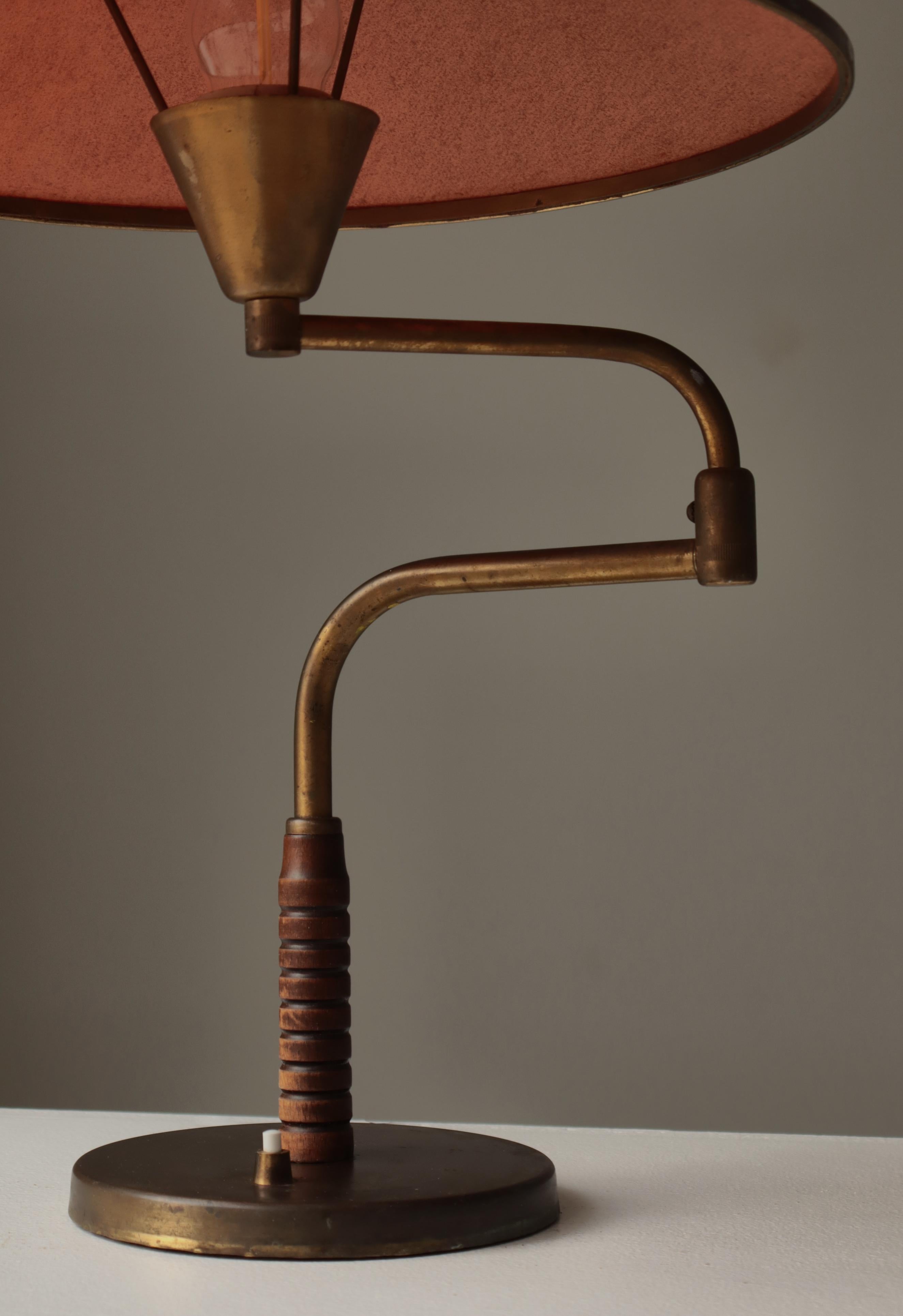 Art Deco Swing Desk Lamp in Patinated Brass by LYFA, Denmark, 1930s In condizioni buone in vendita a Odense, DK