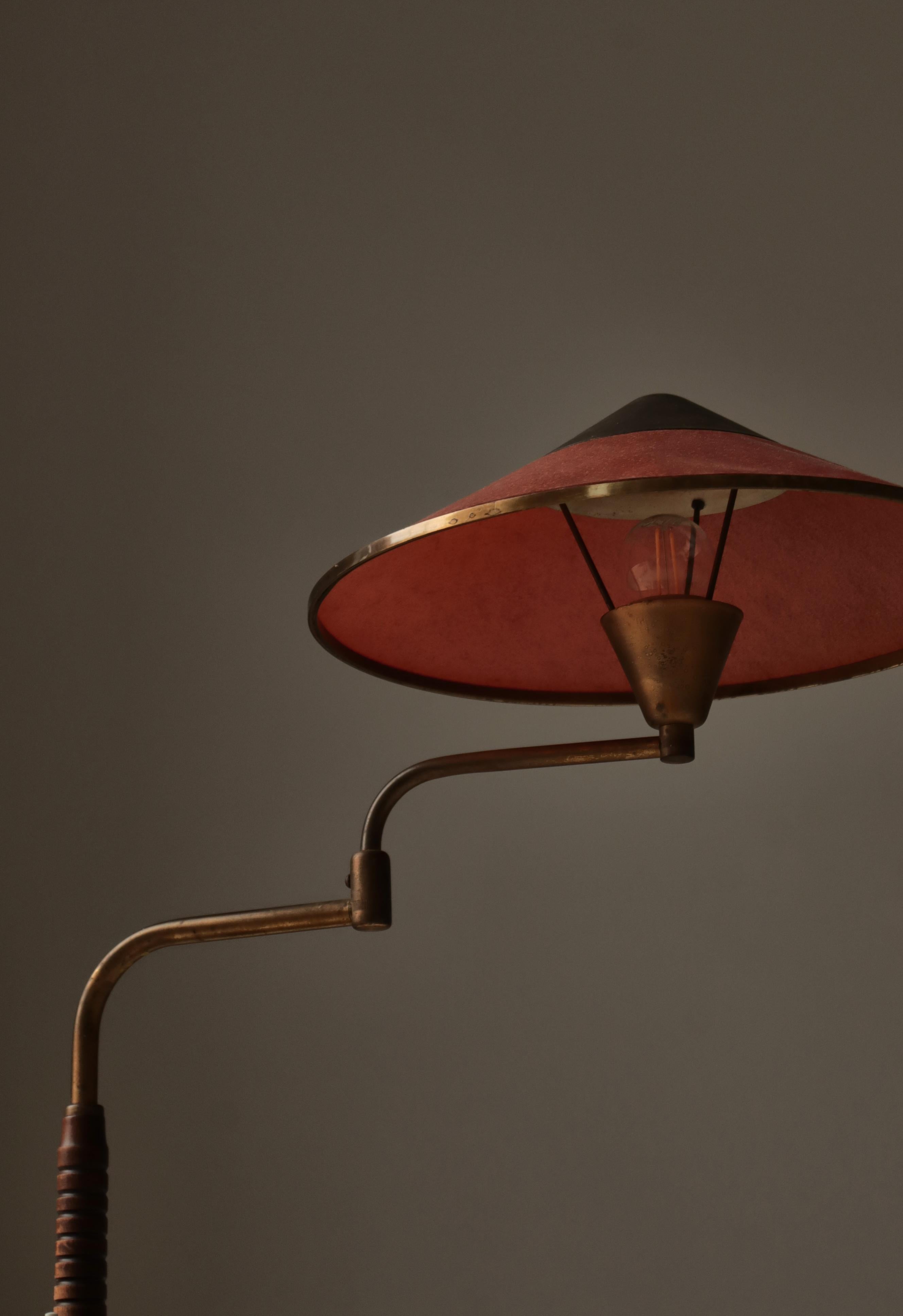 Metà XX secolo Art Deco Swing Desk Lamp in Patinated Brass by LYFA, Denmark, 1930s in vendita