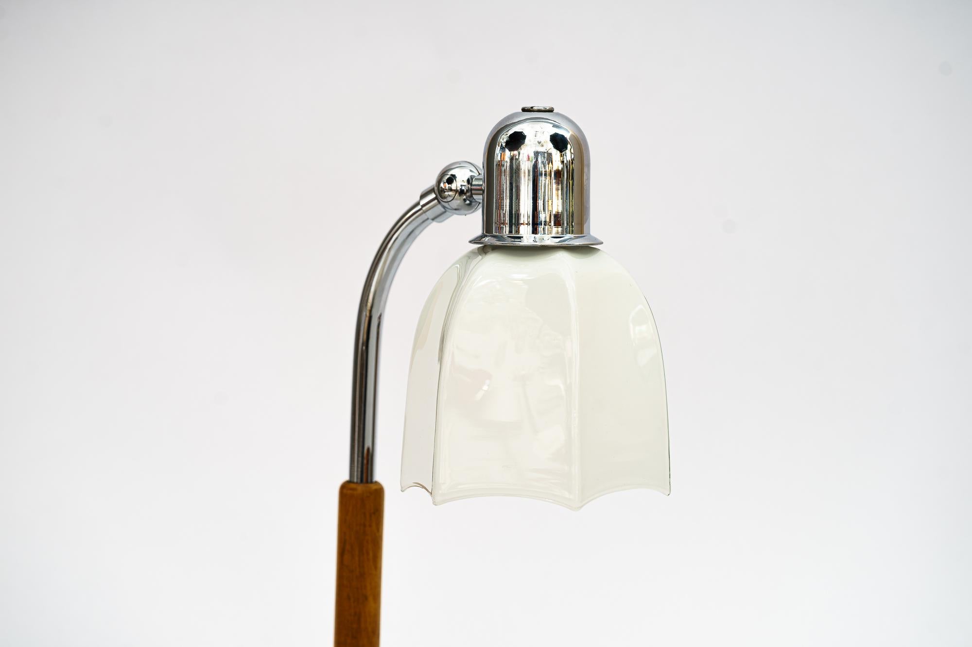 Art Deco swiveling chrome table lamp vienna around 1920s
Original opal glass shade
Wood handle.