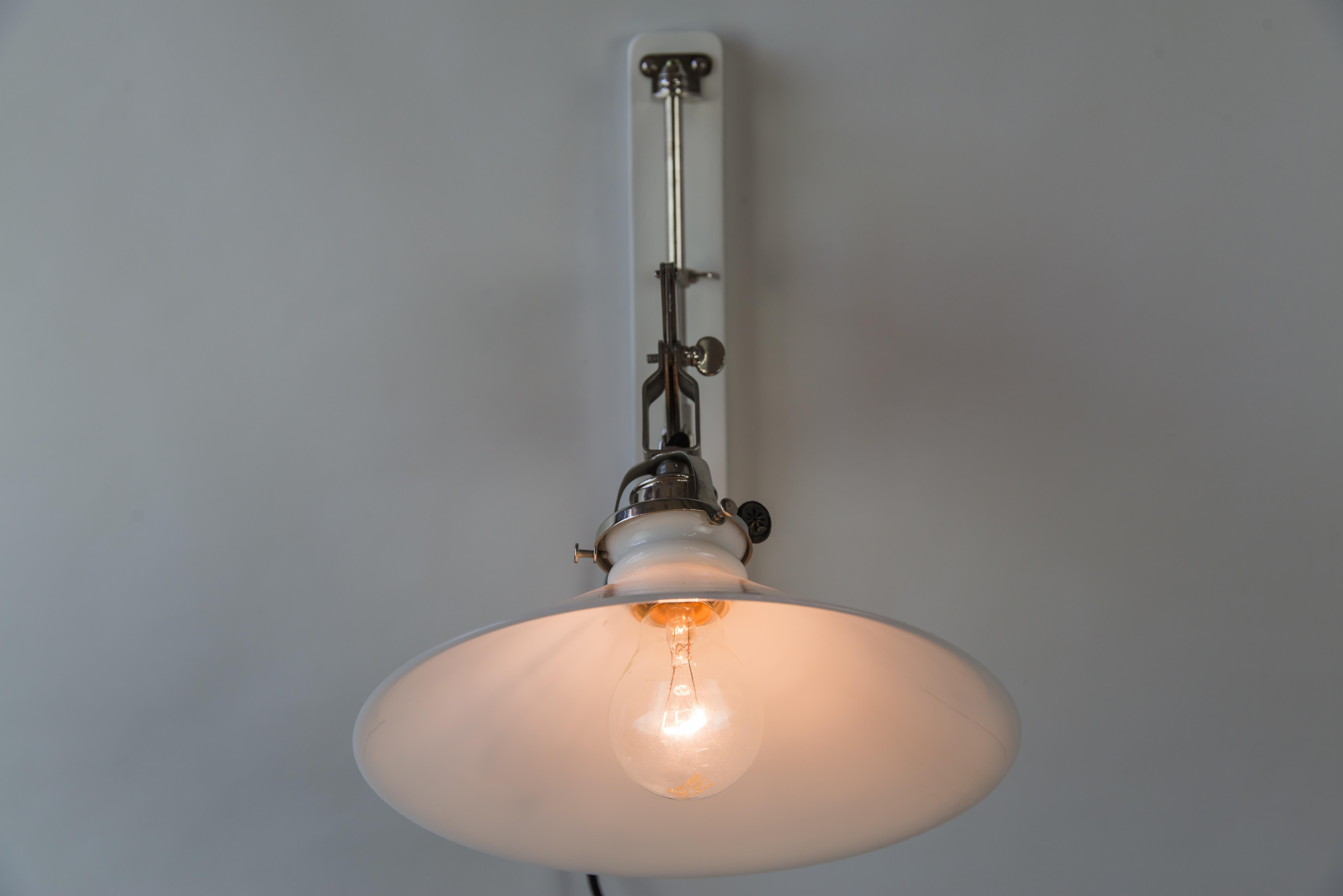 Art Deco Swiweling and Extendable Nickel Wall Lamp with Glass Shade, circa 1920s For Sale 4