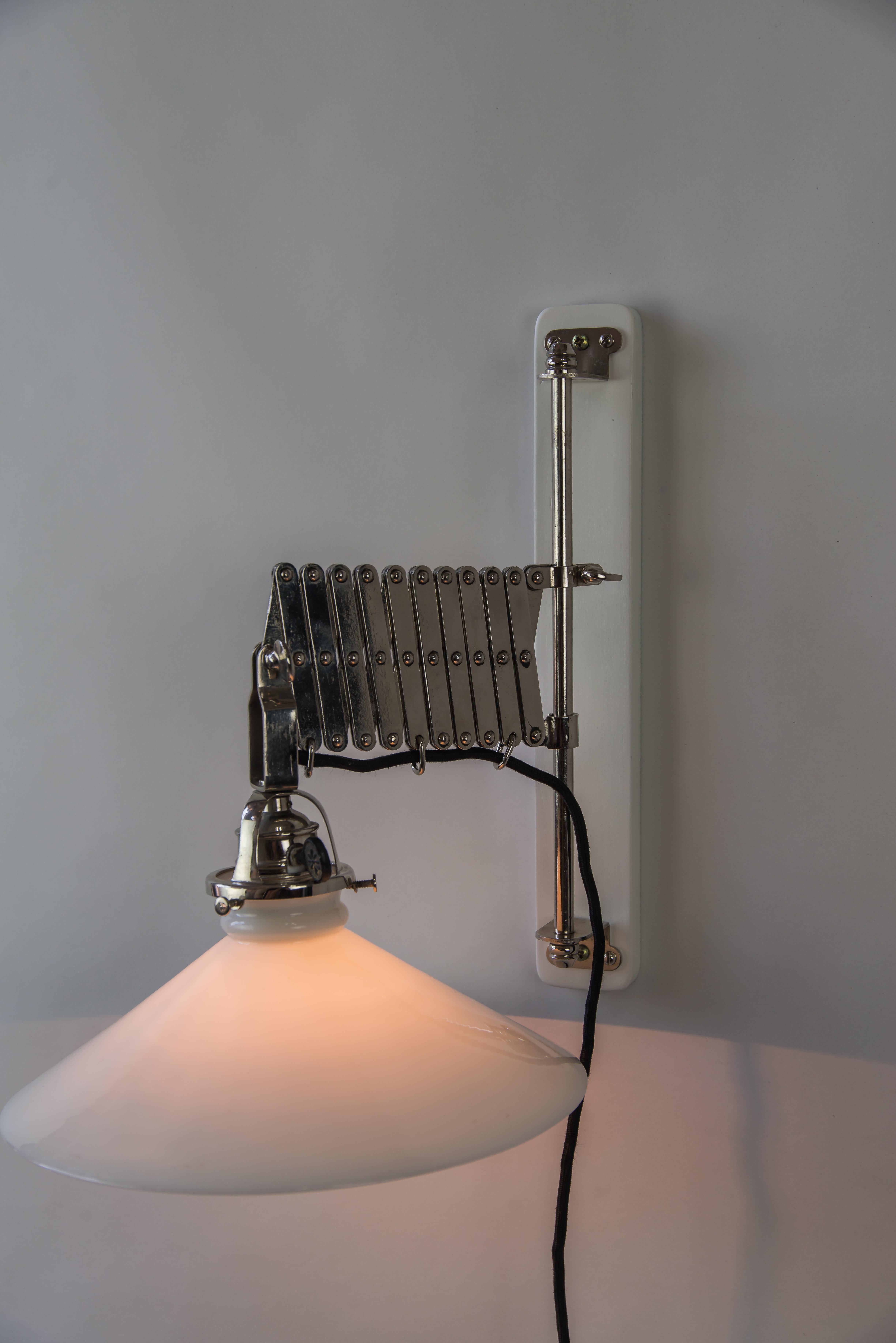 Art Deco Swiweling and Extendable Nickel Wall Lamp with Glass Shade, circa 1920s For Sale 7