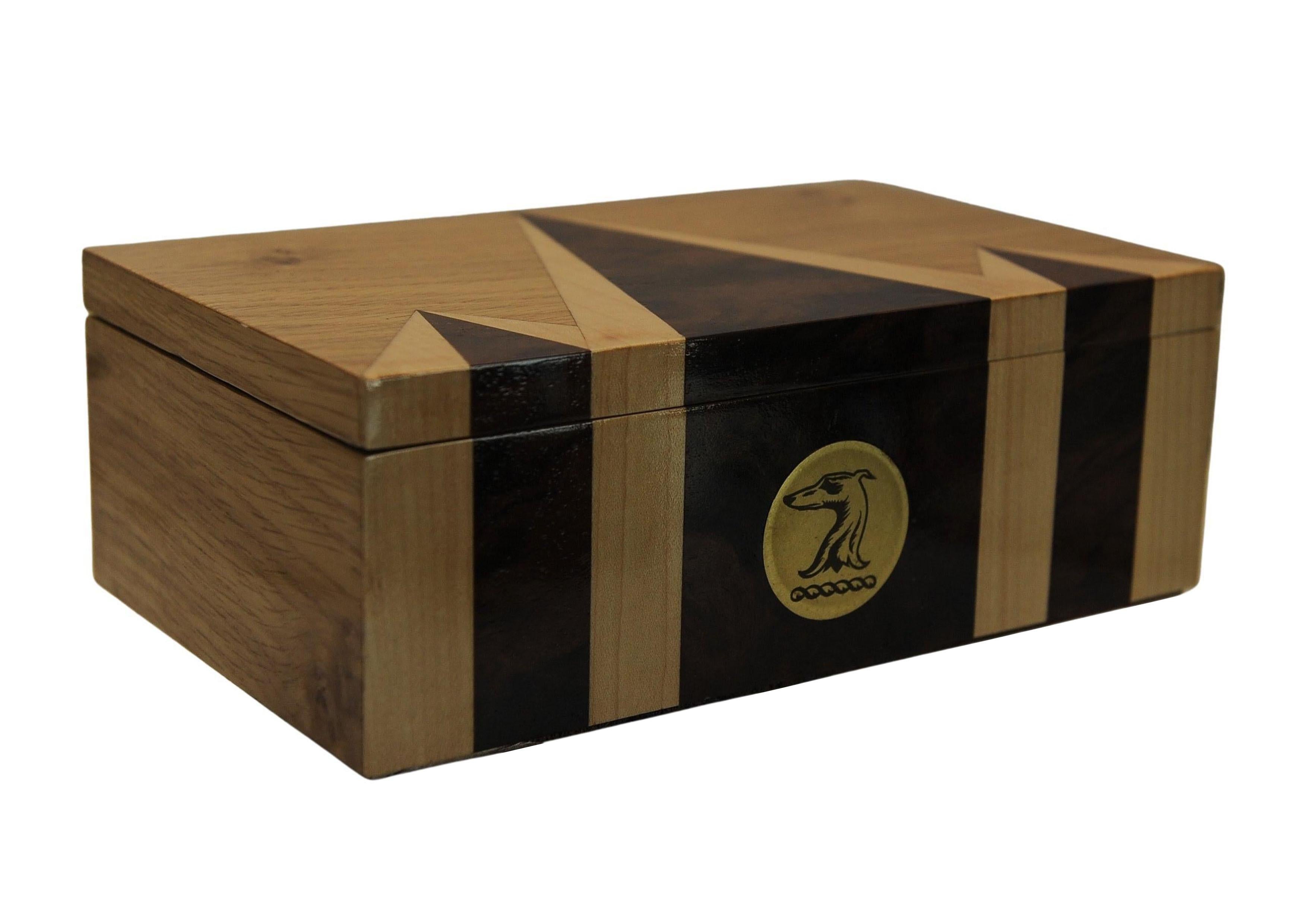 Scatola per sigari Art Deco in sicomoro e radica di noce con custodia per sigari in pelle In condizioni buone in vendita a Reading, Berkshire