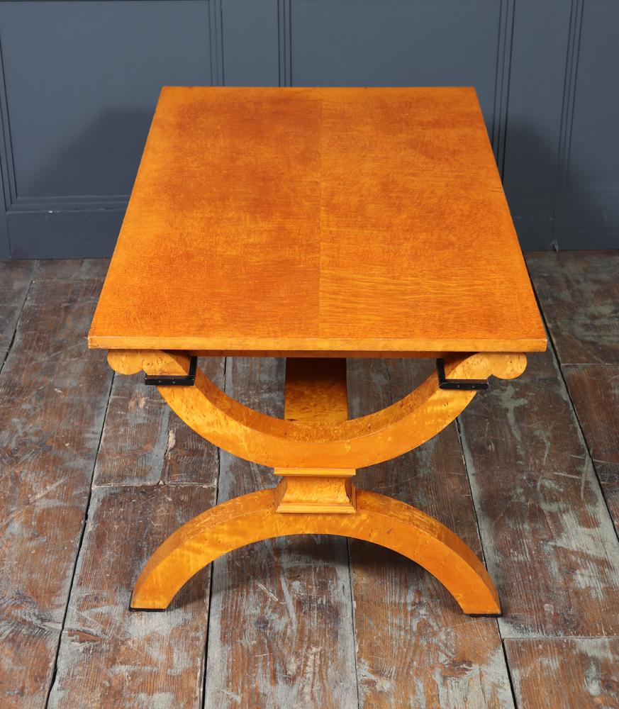 Table basse art déco en sycomore et bouleau de Carélie 6