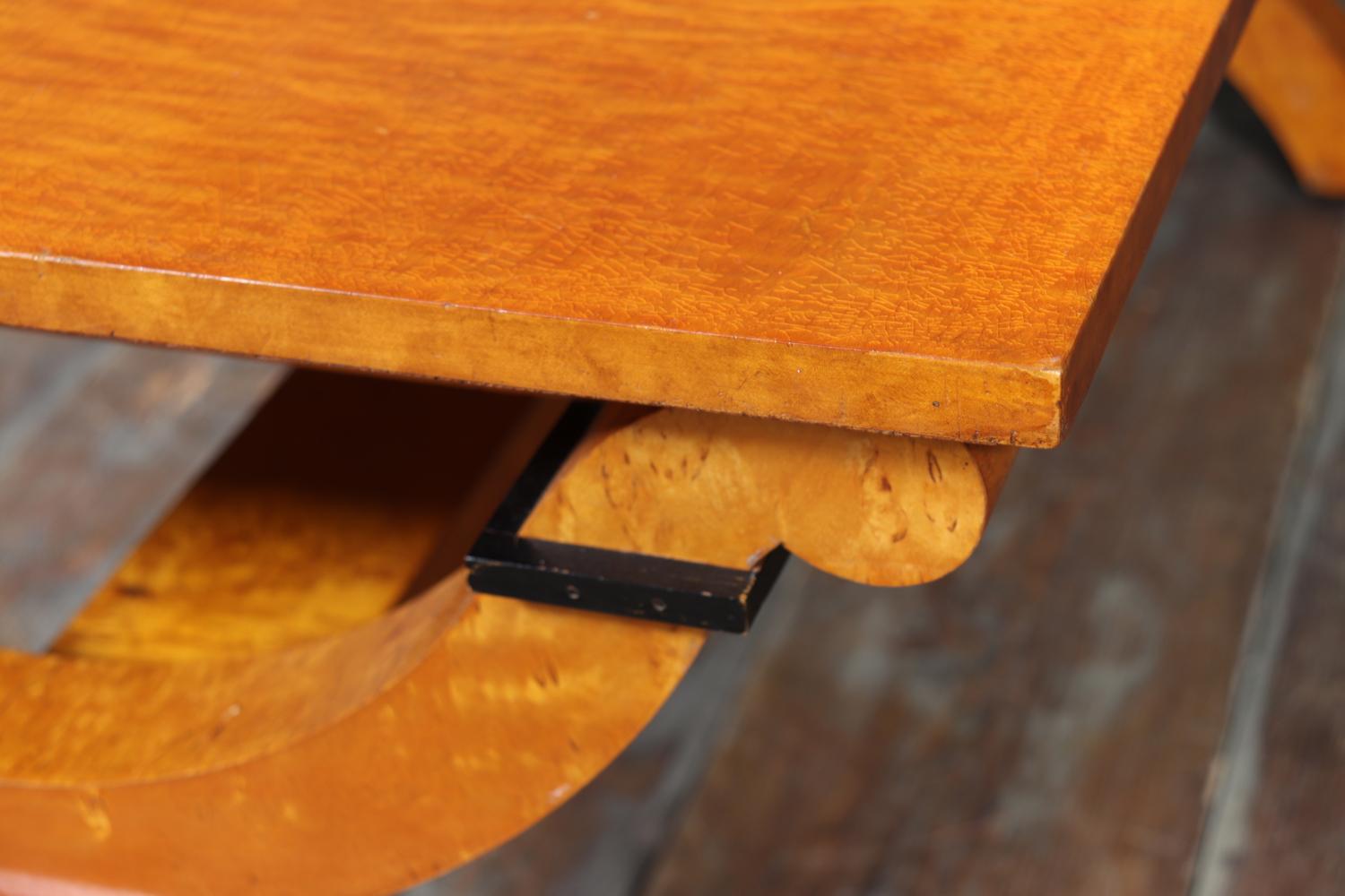 Table basse art déco en sycomore et bouleau de Carélie 8