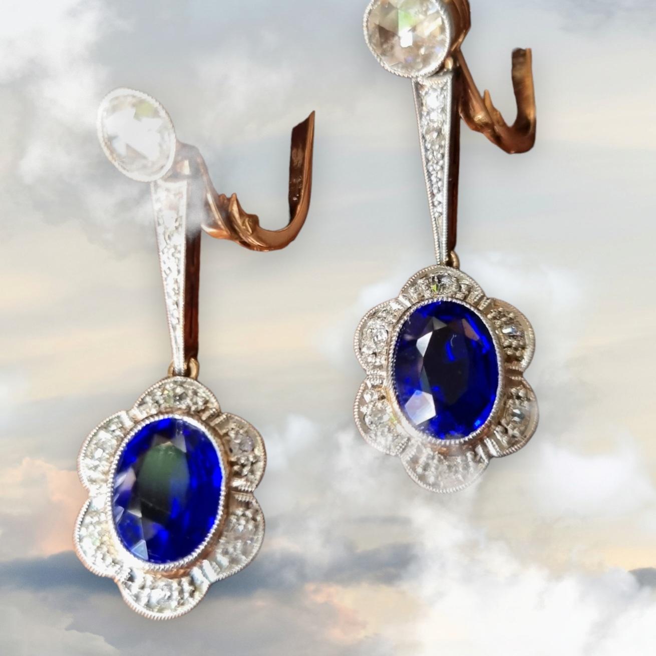 Taille rose Boucles d'oreilles Art déco en platine avec saphir bleu synthétique et diamants en vente