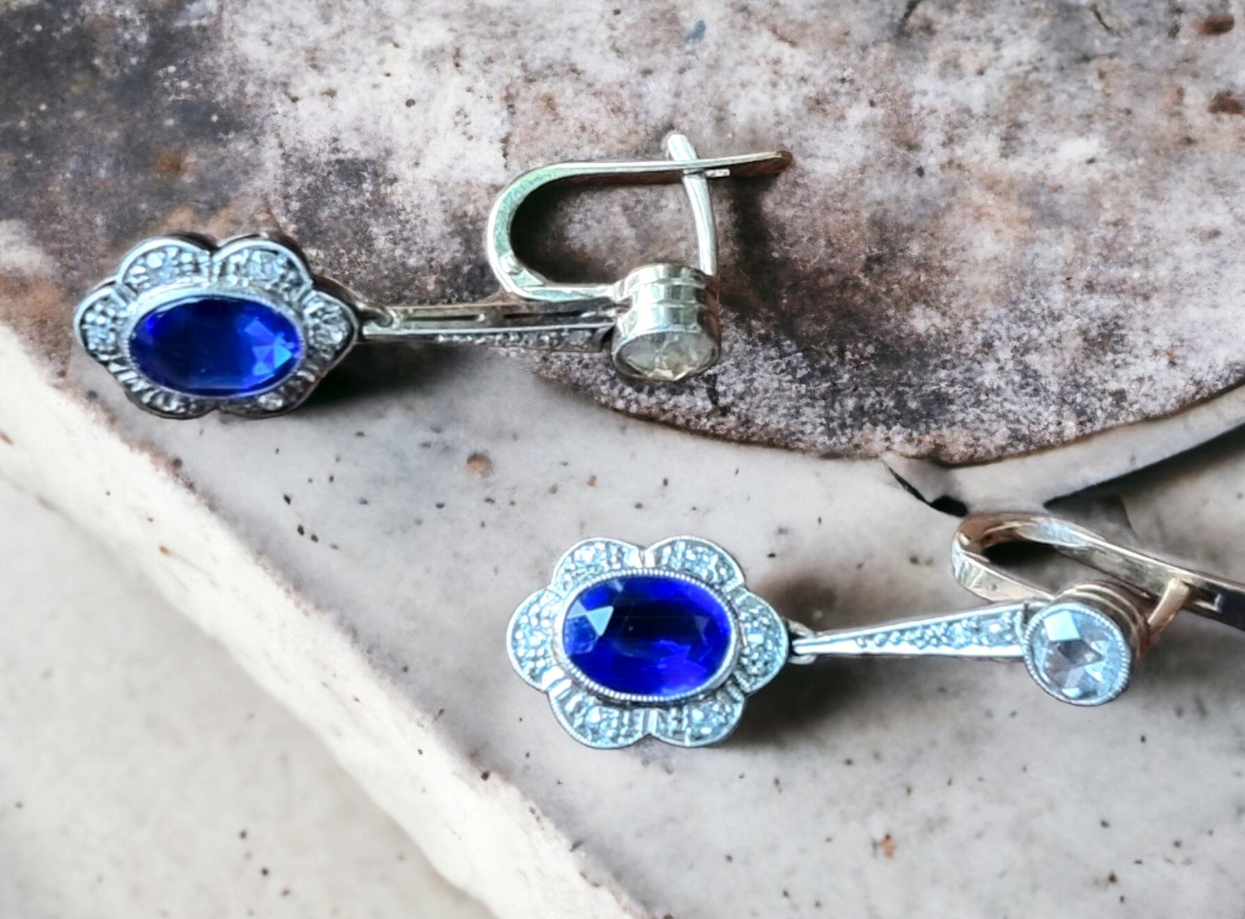 Art Deco Synthetic Blue Sapphire and Diamond Platinum Earrings In Good Condition For Sale In OVIEDO, AS