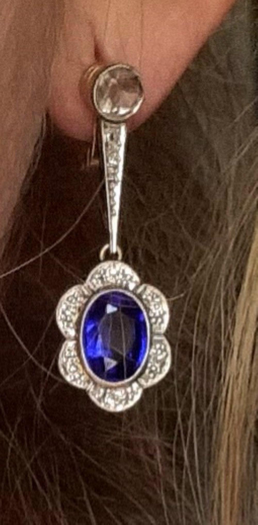 Boucles d'oreilles Art déco en platine avec saphir bleu synthétique et diamants en vente 6