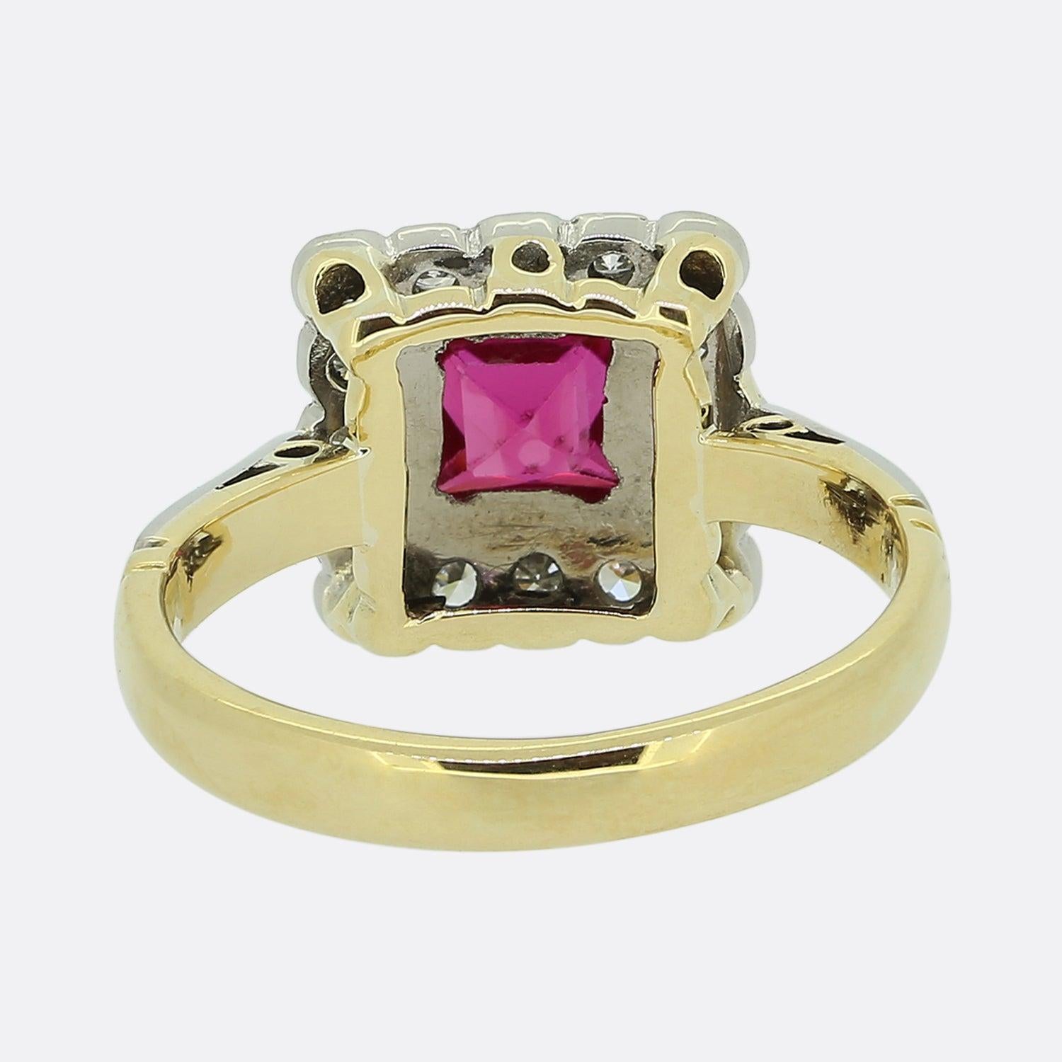 Synthetischer Rubin- und Diamant-Cluster-Ring im Art-Deco-Stil (Carréeschliff) im Angebot