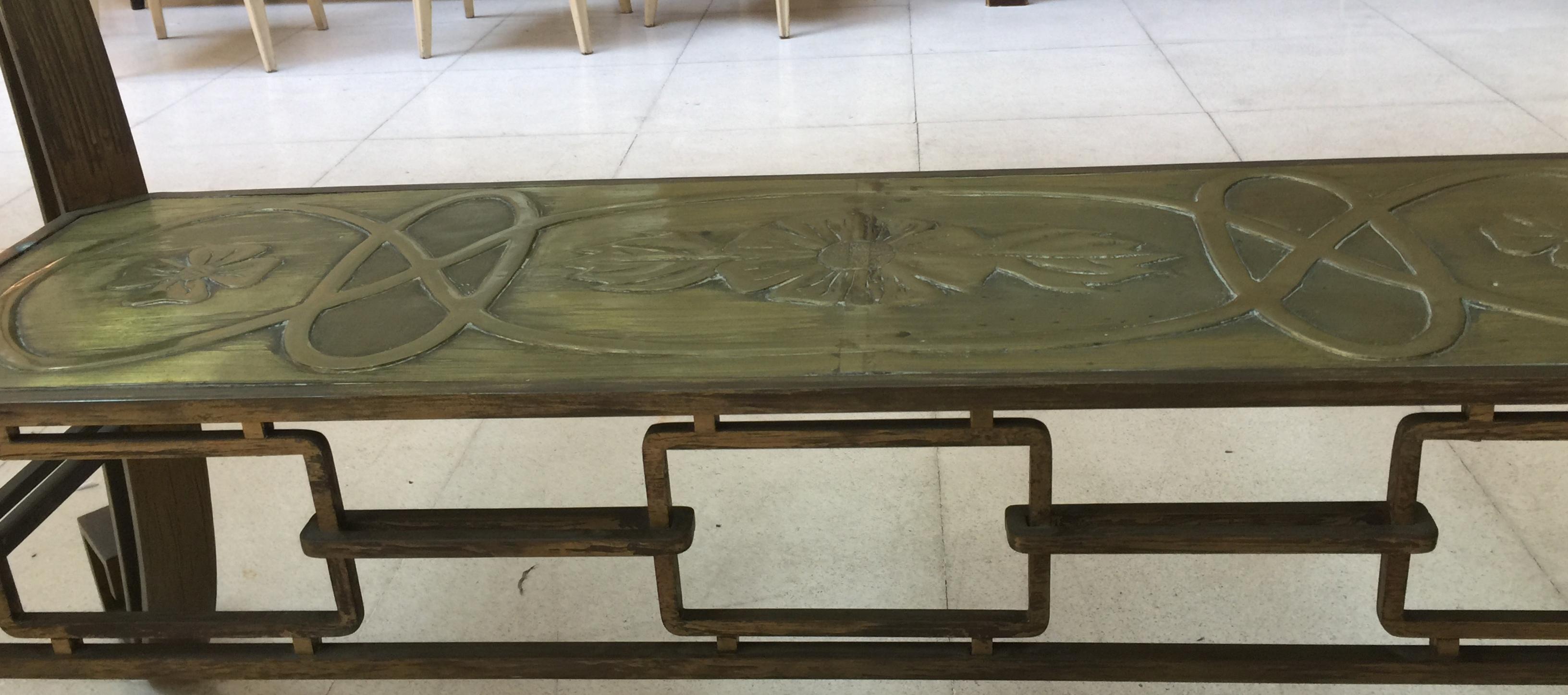 Dining table Art Deco

Year: 1920
Country: French
Bronze and glass
It is an elegant and sophisticated dining table.
You want to live in the golden years, this is the dining table that your project needs.
We have specialized in the sale of Art Deco