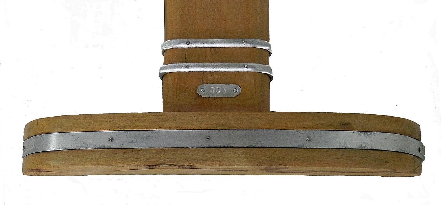 Table Art Déco par Rex Brevette Bakelite Français, vers 1930 
Rare et difficile à trouver
Dessus en bakélite marqué en dessous de Brevette SGDG
Label Rex sur le pied
En très bon état vintage avec des signes d'âge et d'utilisation, le dessus en