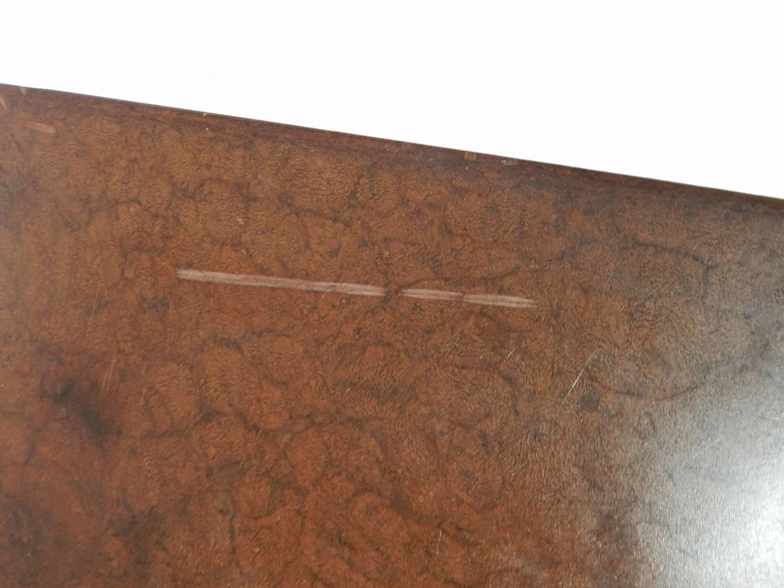 20ième siècle Table basse Art Déco Rex Brevette en bakélite et sycomore, vers les années 1930