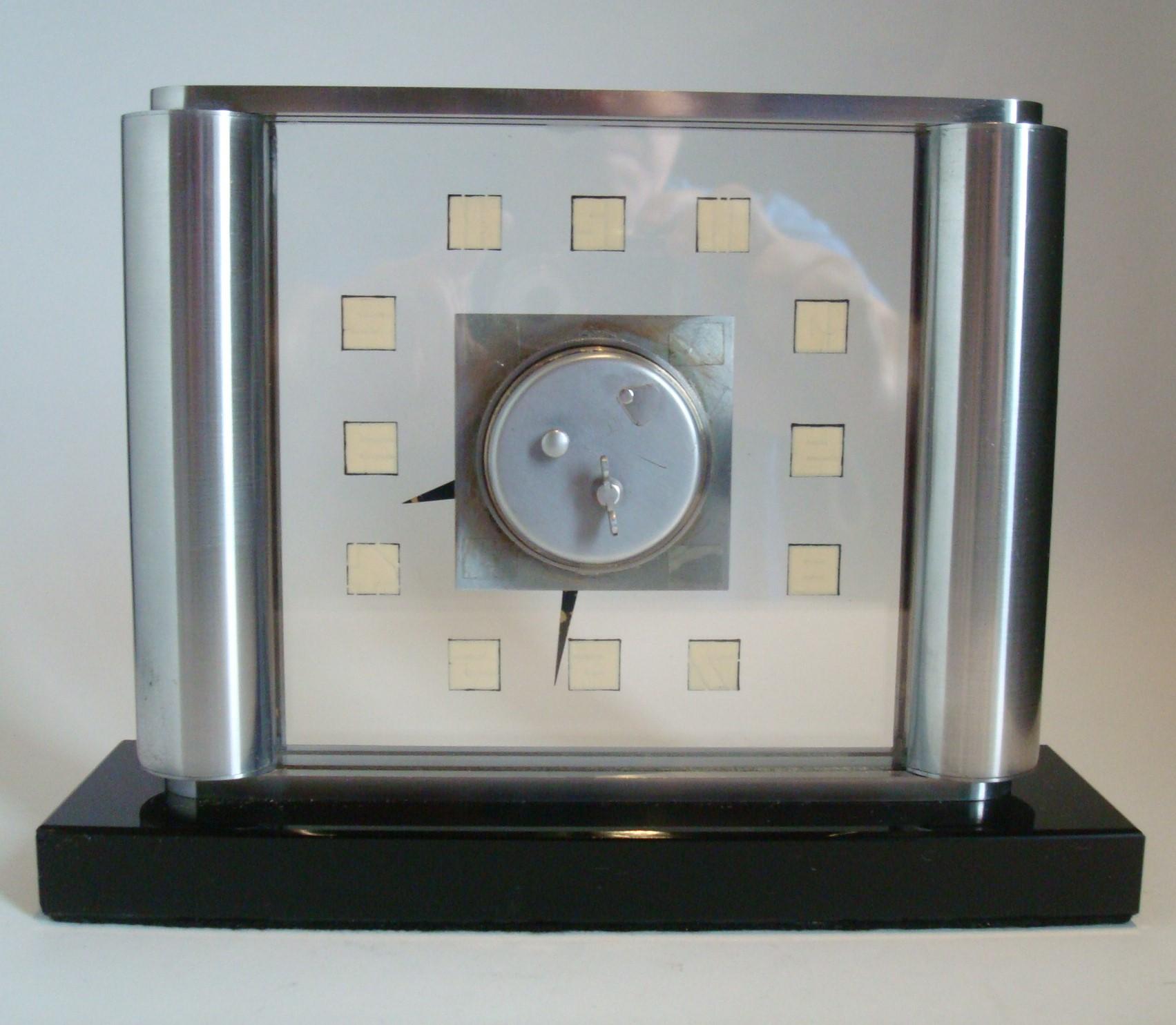 Métal Horloge de table Art Déco par Jaeger-LeCoultre Ghiso, rare, années 1930 en vente