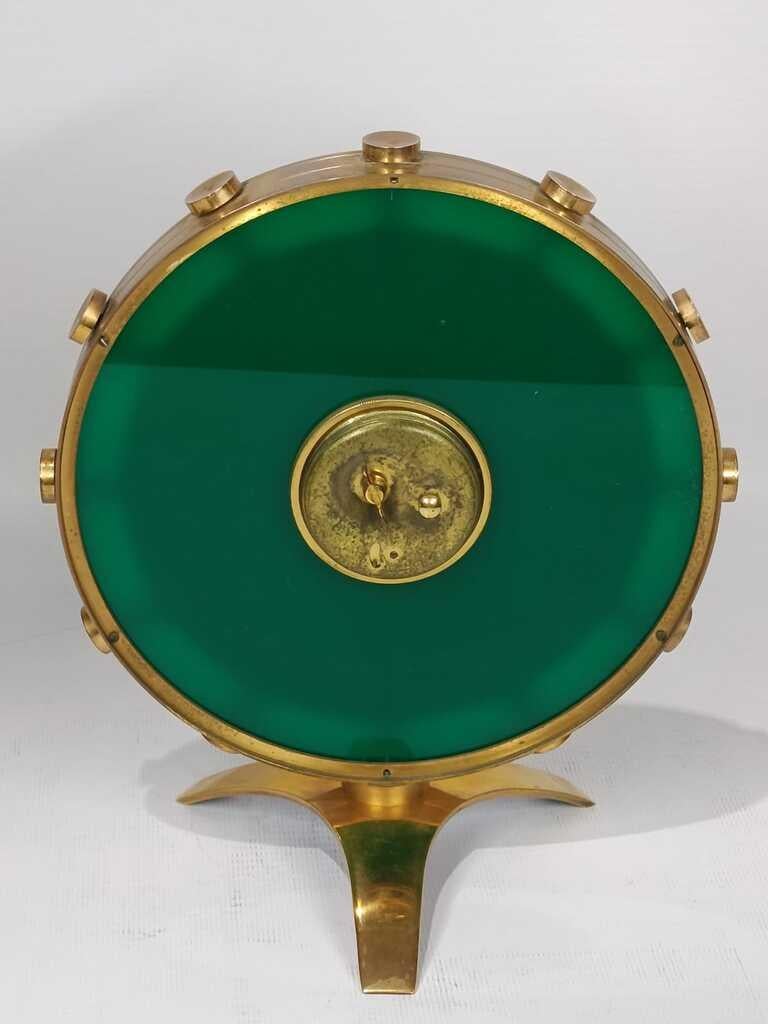 Orologio da tavolo Art Deco
Jaeger LeCoultre
Origine: Svizzera
Materiali: Bronzo dorato e acrilico
Carica di 8 giorni (meccanismo)
Ottime condizioni - Funzionante
Metà secolo
Dimensioni: 21 x 18 x 18 cm

Jaeger-LeCoultre è uno dei produttori di