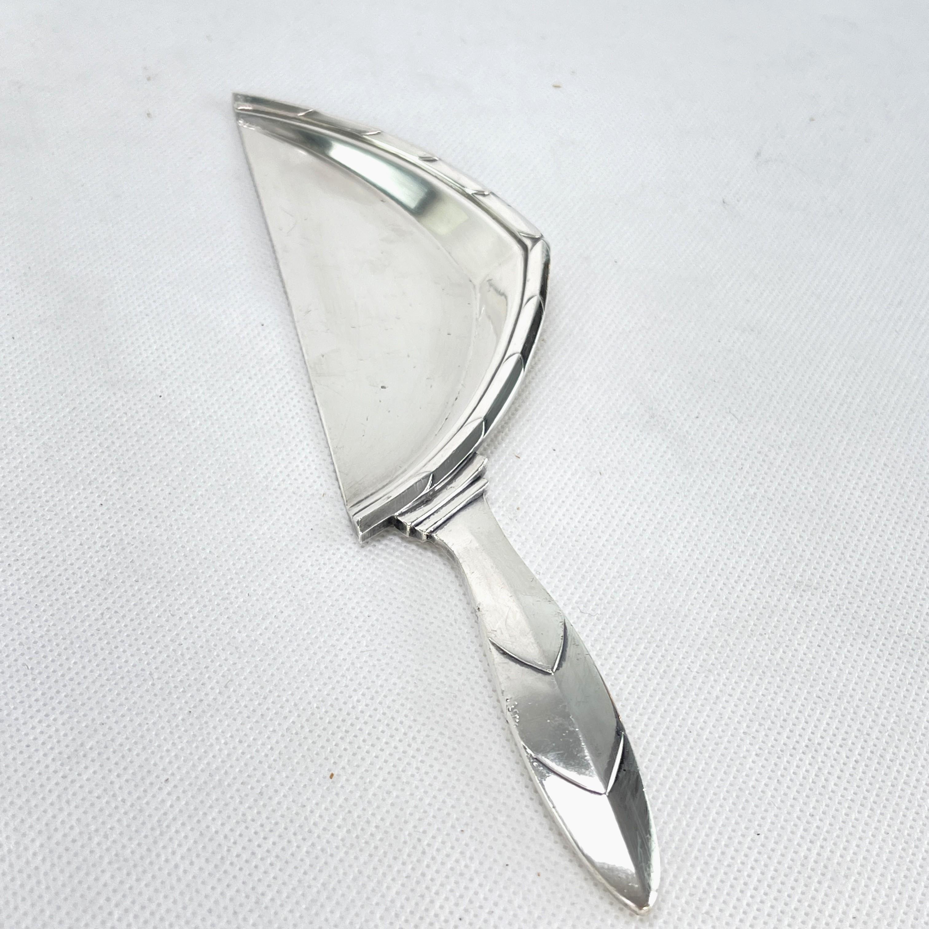 French Art Deco Table Dustpan by Christofle Gallia Silver Plated, 1920 For Sale
