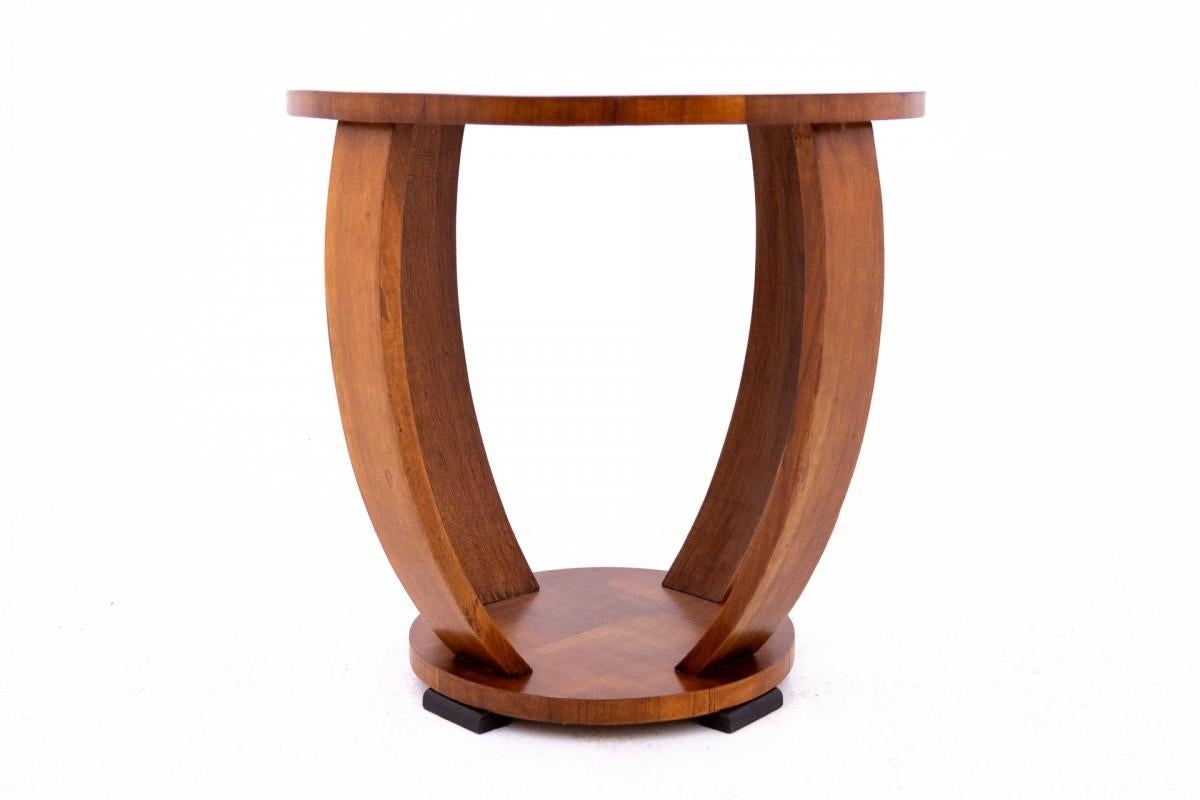 Table Art Déco des années 1930, France.

Dimensions : hauteur 57 cm / diamètre 58 cm