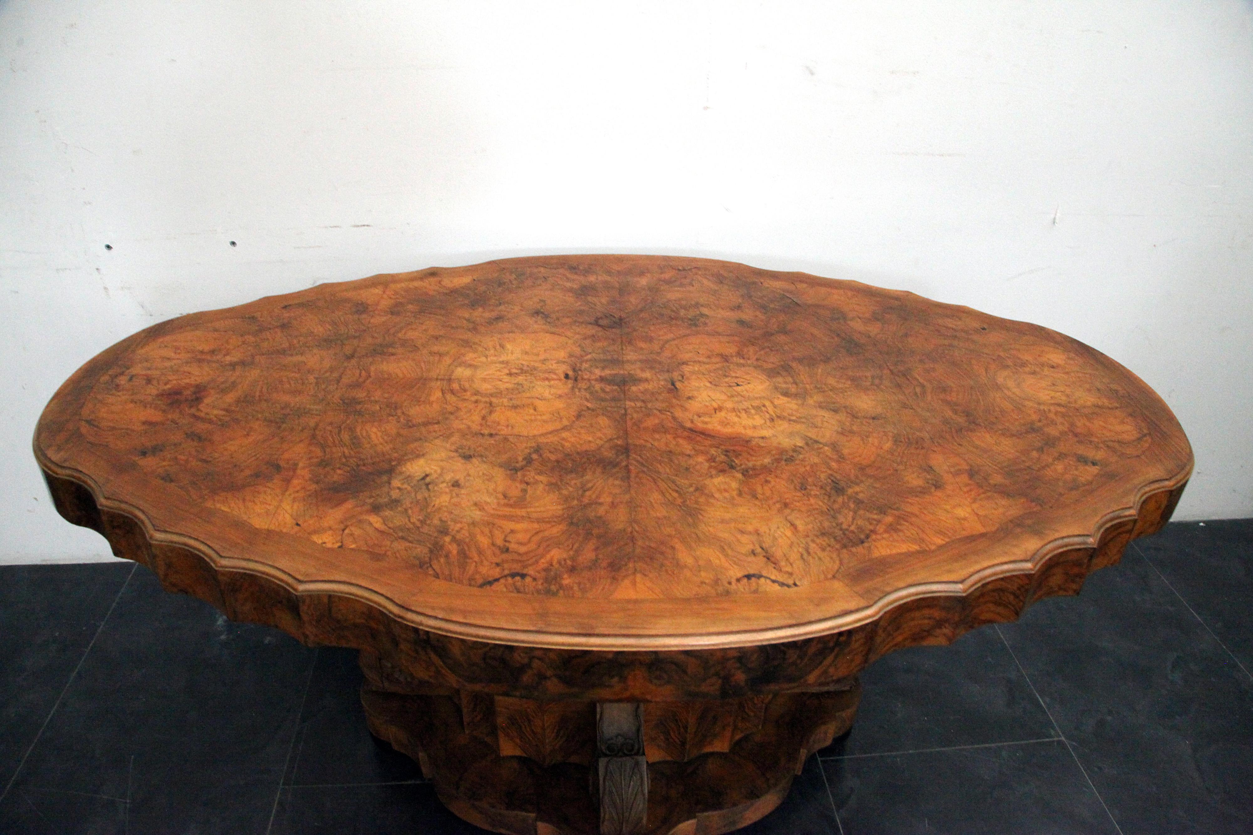 Meroni & Fossati table, in walnut and walnut briar, 1930s.