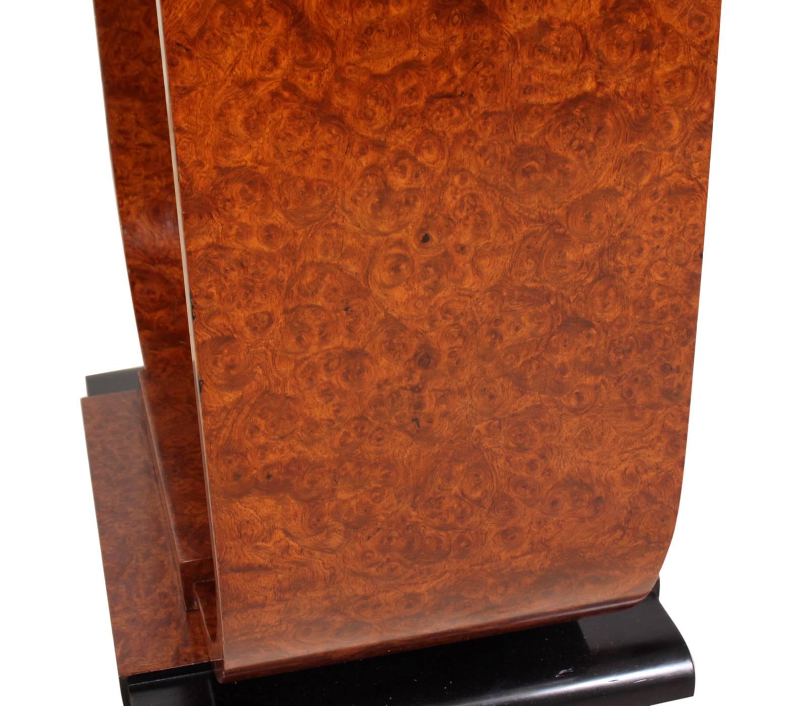Art Deco table in burr walnut, circa 1920
A burr walnut side table with U-shaped base, produced in France in the 1920s the table is in excellent condition and has been fully restored and hand polished

Age: 1920

Style: Art Deco

Material: