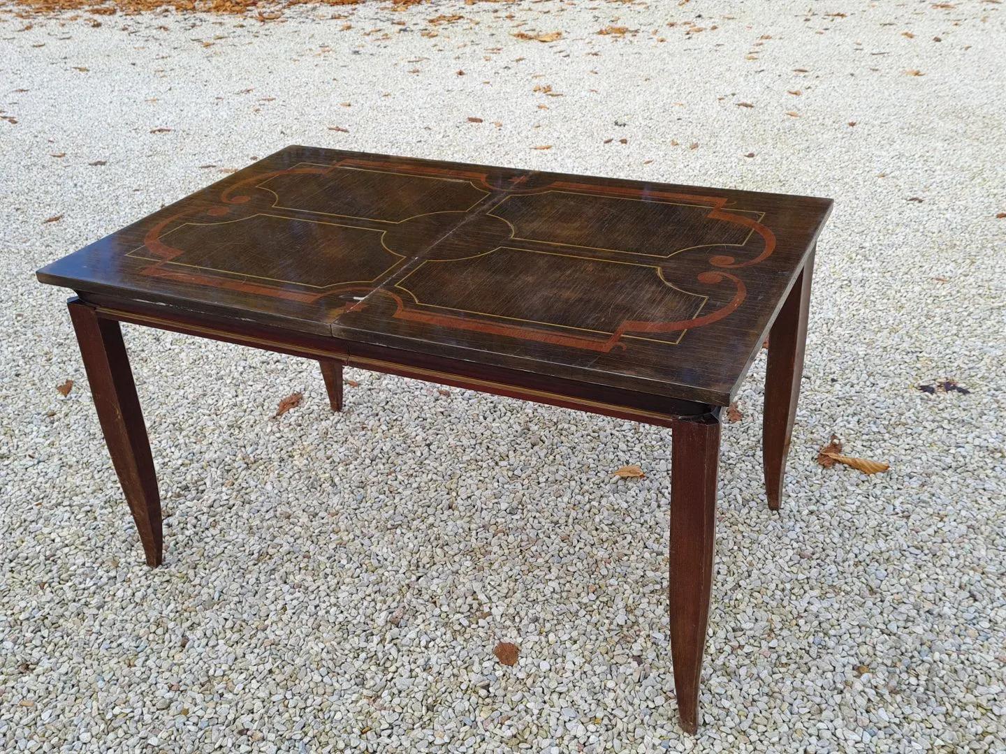 Rare Art Deco table in neoclassical style circa 1940.
very nice marquetry work, connection with or without extension
Dimension: 74 x 130 x 80 cm
74 x 185 x 80 cm with extension.