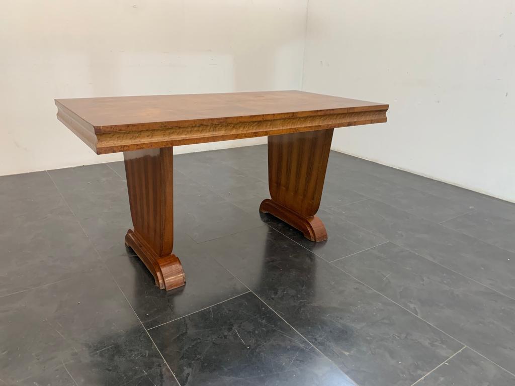 Art Deco Table in Walnut and Maple Root, 1930s For Sale 3