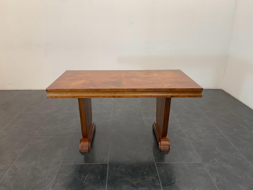 Art Deco table veneered on plywood in walnut burl and maple burl. Patina due to age and use, polish to resume on top.
Packaging with bubble wrap and cardboard boxes is included. If the wooden packaging is needed (fumigated crates or boxes) for US