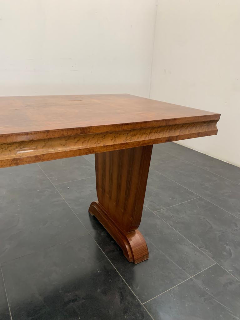 Mid-20th Century Art Deco Table in Walnut and Maple Root, 1930s For Sale