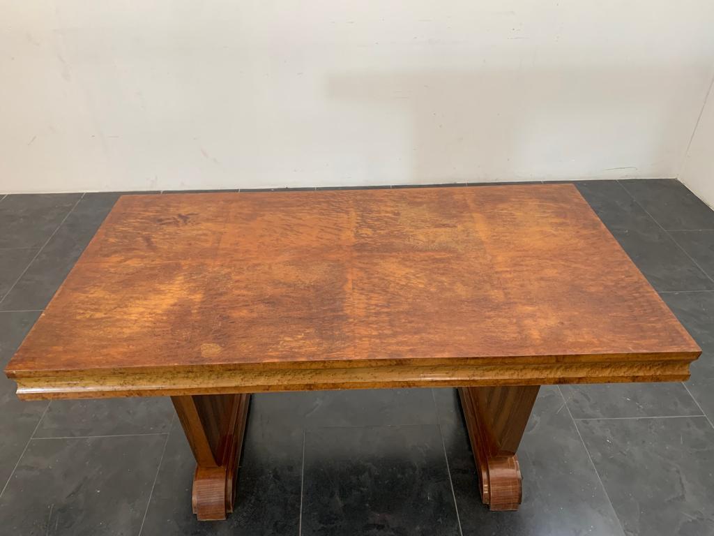 Art Deco Table in Walnut and Maple Root, 1930s For Sale 2