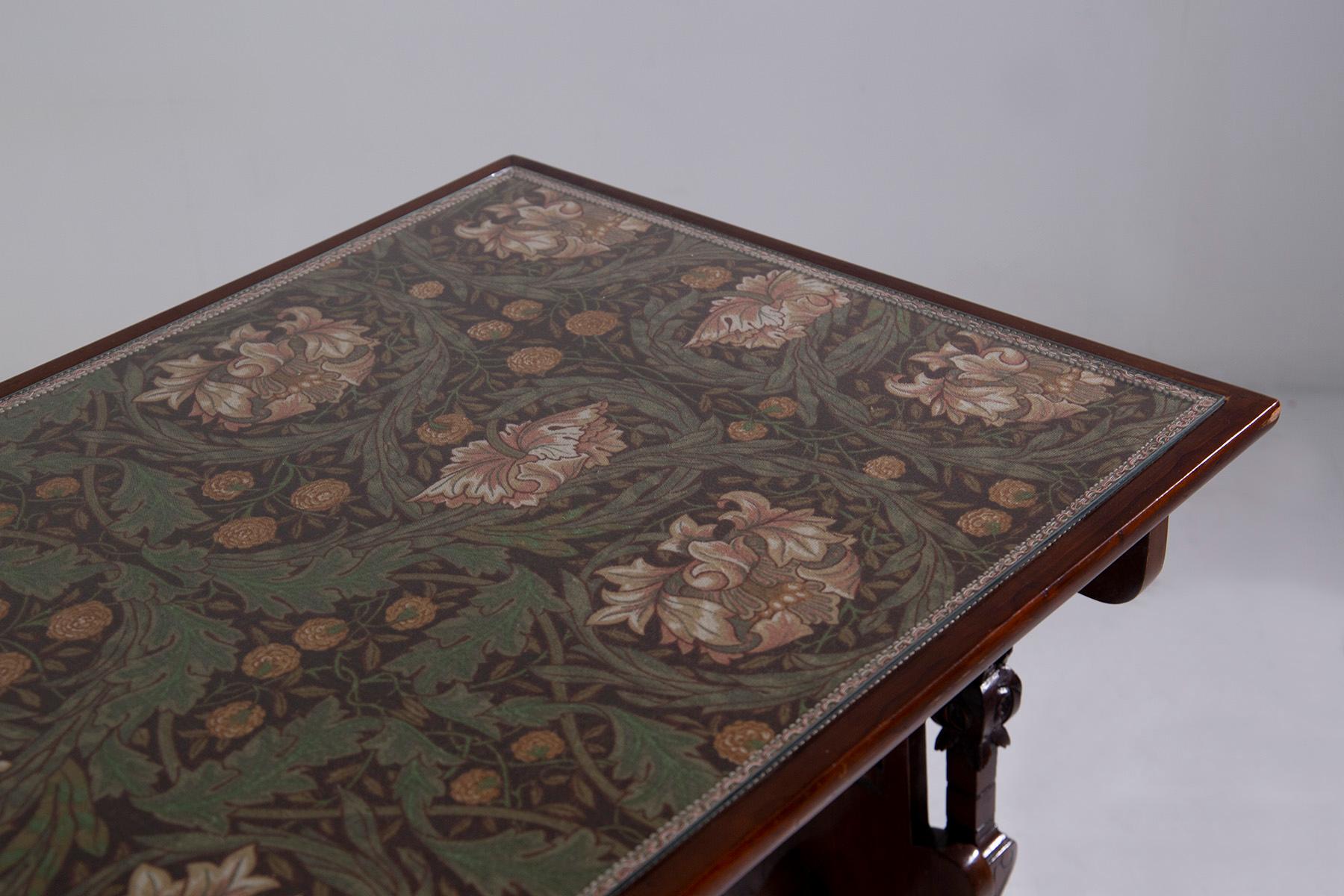 Italian Table Art Déco en bois et motif floral en vente