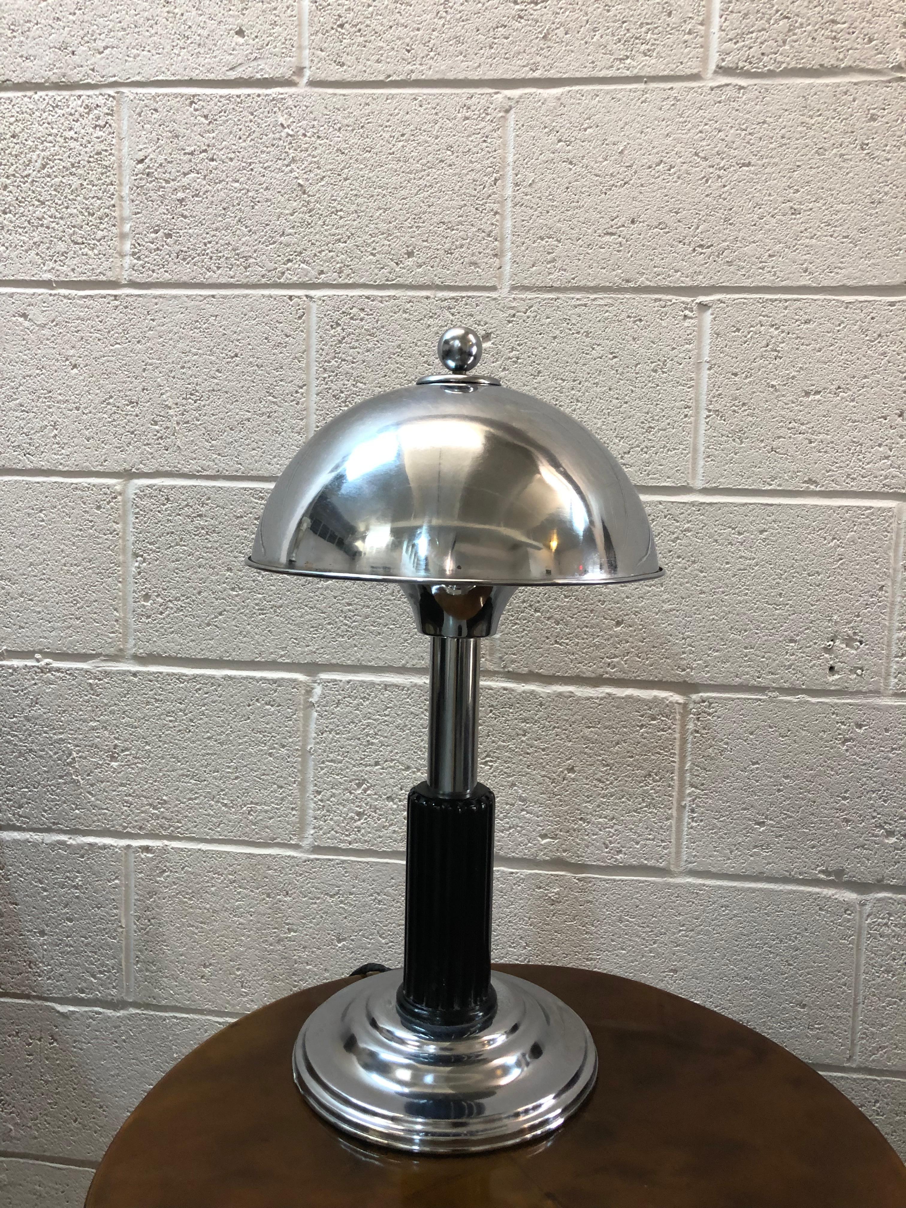 Milieu du XXe siècle Lampe de bureau Art Déco, 1930, matériau, chrome et bois en vente