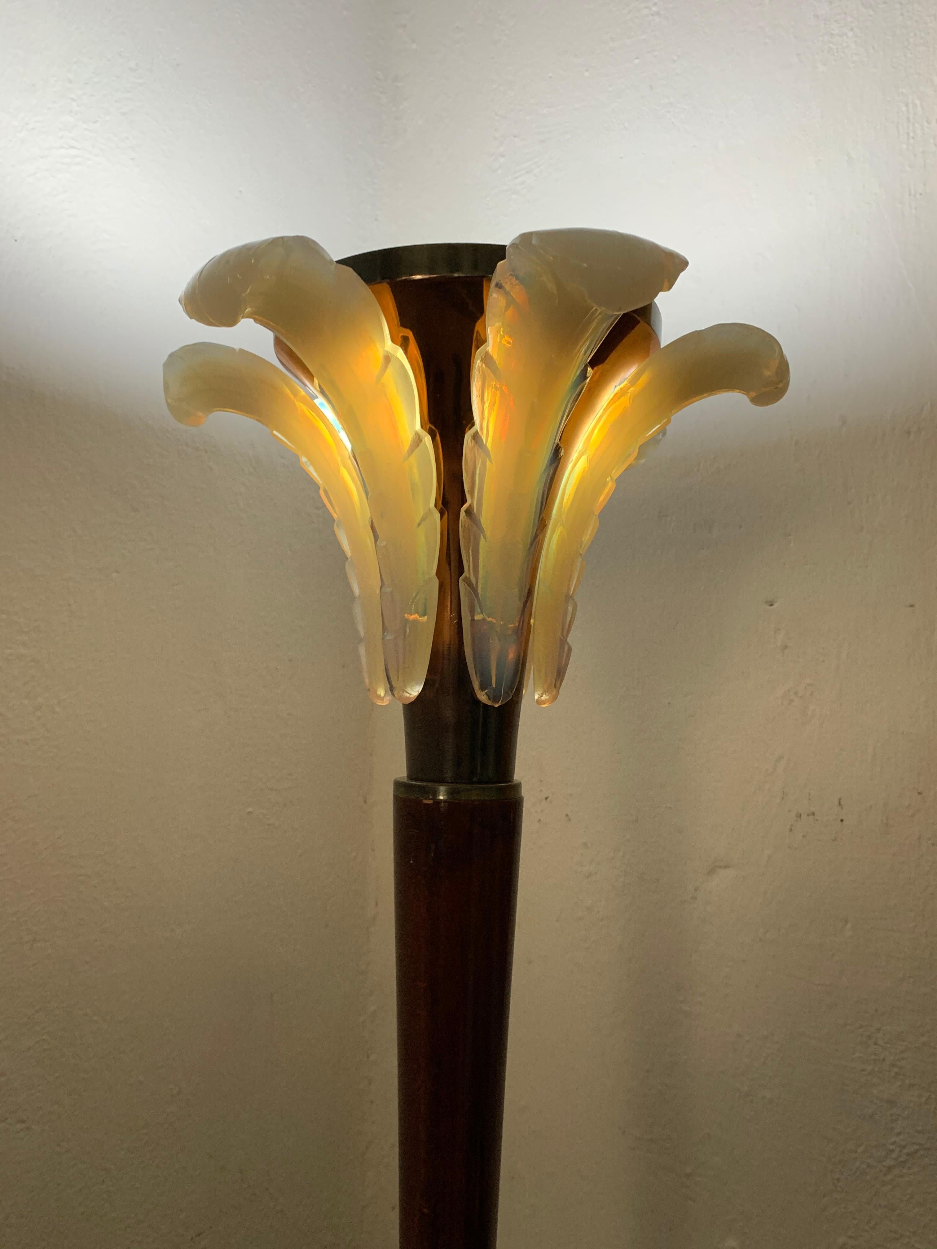 French Art Deco Table Lamp Attributed to Petitot, Glass Signed EZAN, France circa 1940s