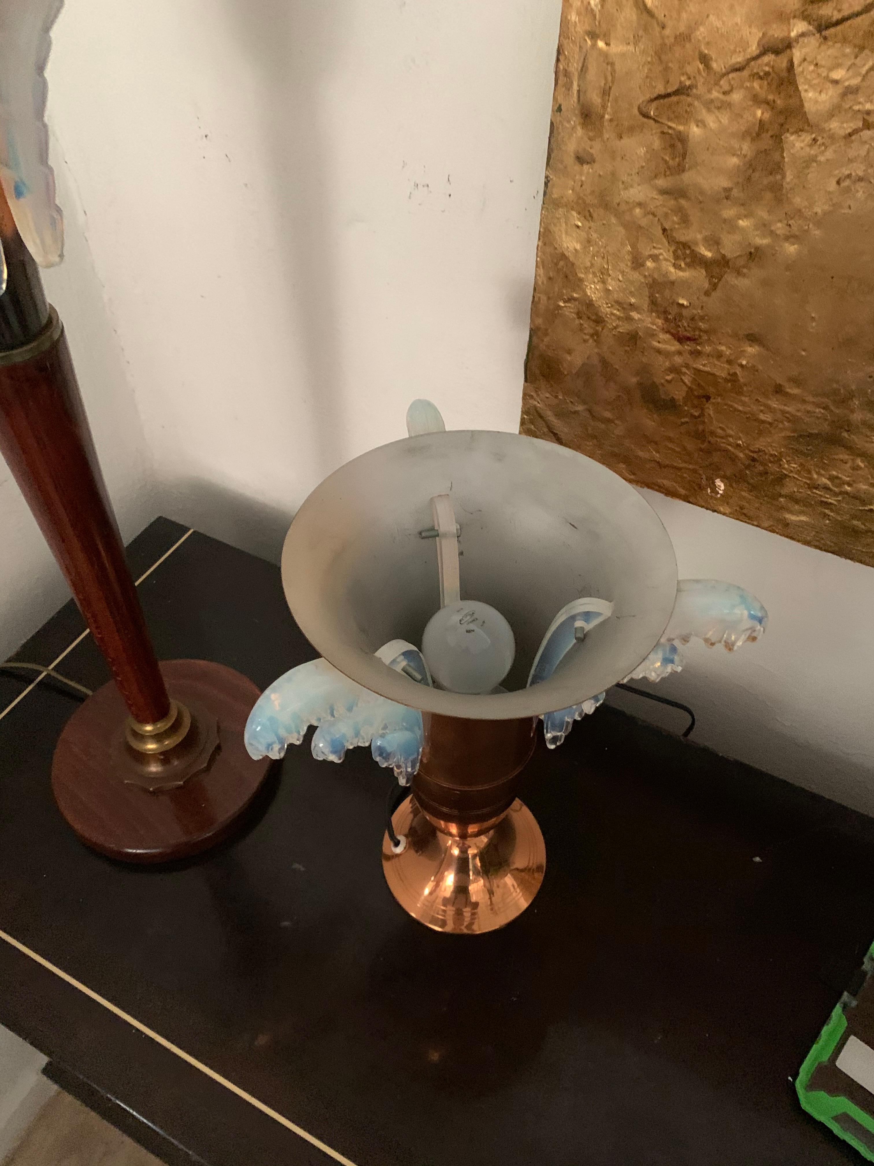 Lampe de table Art Déco attribuée à Petitot:: verre signé EZAN:: France circa 1940s Bon état à Merida, Yucatan