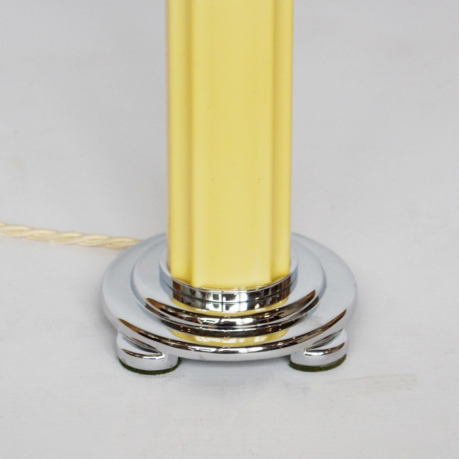 An Art Deco style table lamp with star decorated yellow glass and chromed metal shade over a reeded yellow bakelite stem. 

Dimensions: H 43cm W 16cm D 12cm 

Origin: English

Item Number: 1106204

All of our lighting is fully refurbished,