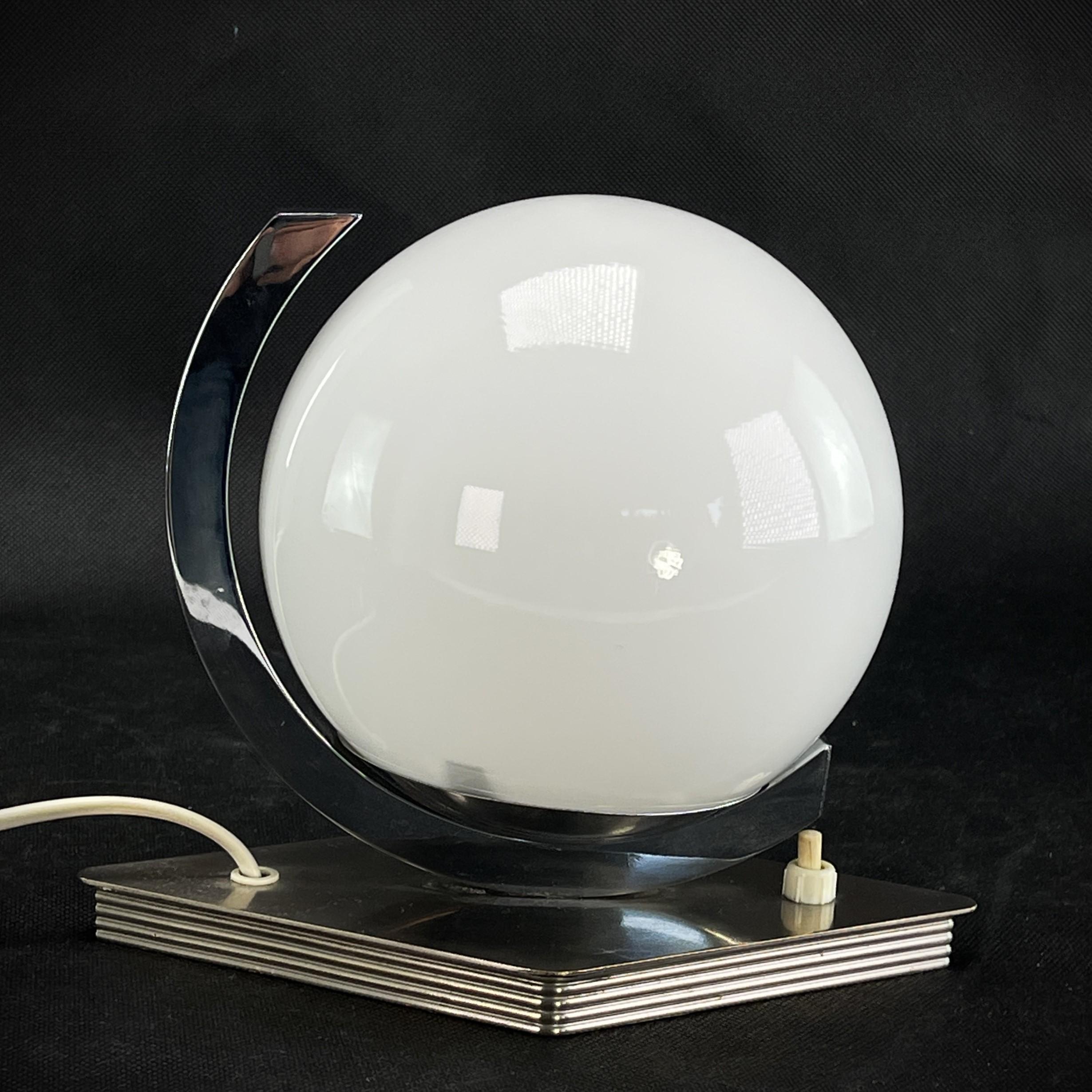 Art Deco ART DECO Table Lamp Bedside Lamp machine age, 1940s For Sale