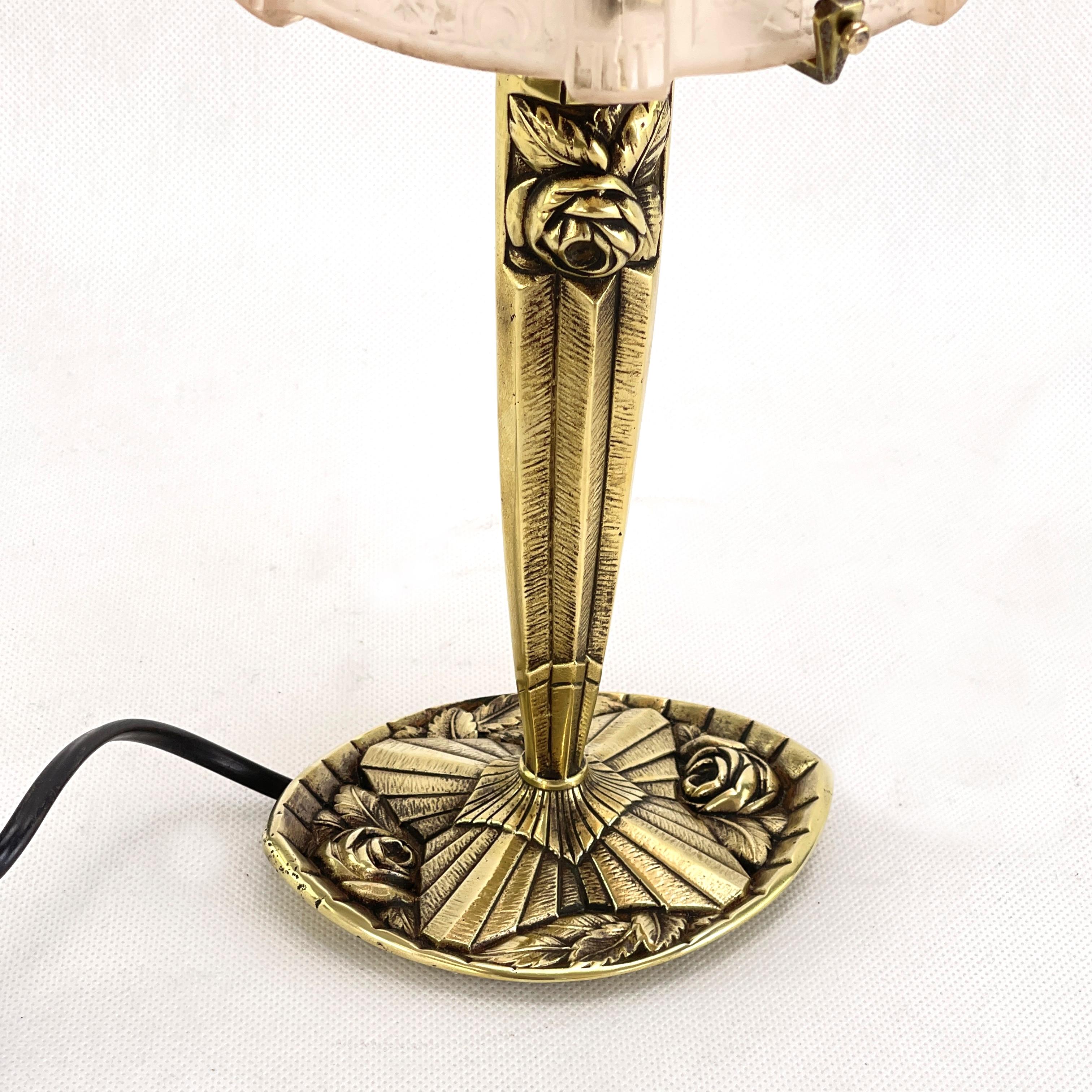 This original Art Deco table lamp impresses with its simple and functional Art Deco design. The lamp is signed and gives a very pleasant light. This table lamp is an absolute design classic from the ART DECO period.

