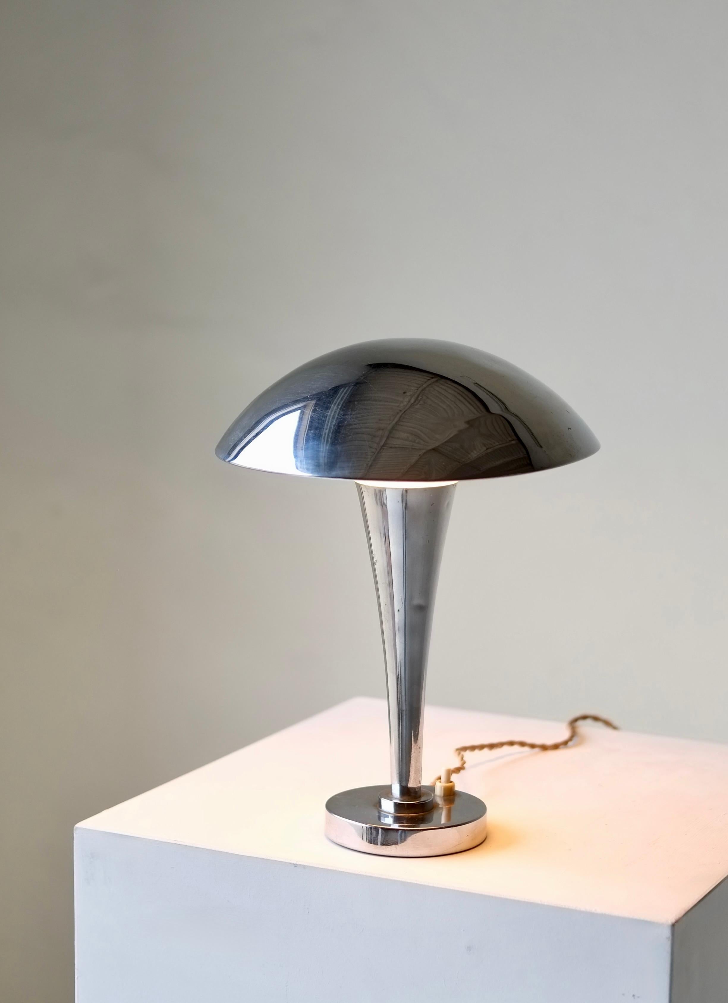 Lámpara de mesa Art Déco de Claude Lumiere, atribuida a Jean Perzel Cromo en venta