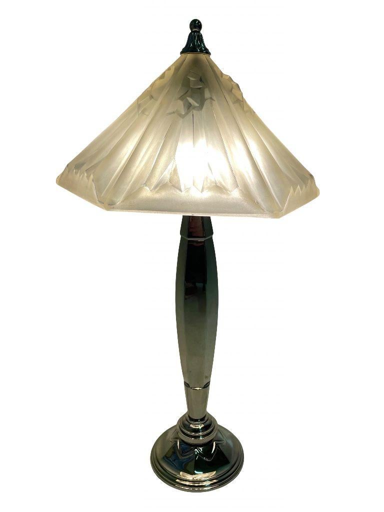 French Art Deco table lamp by „Degué“ For Sale