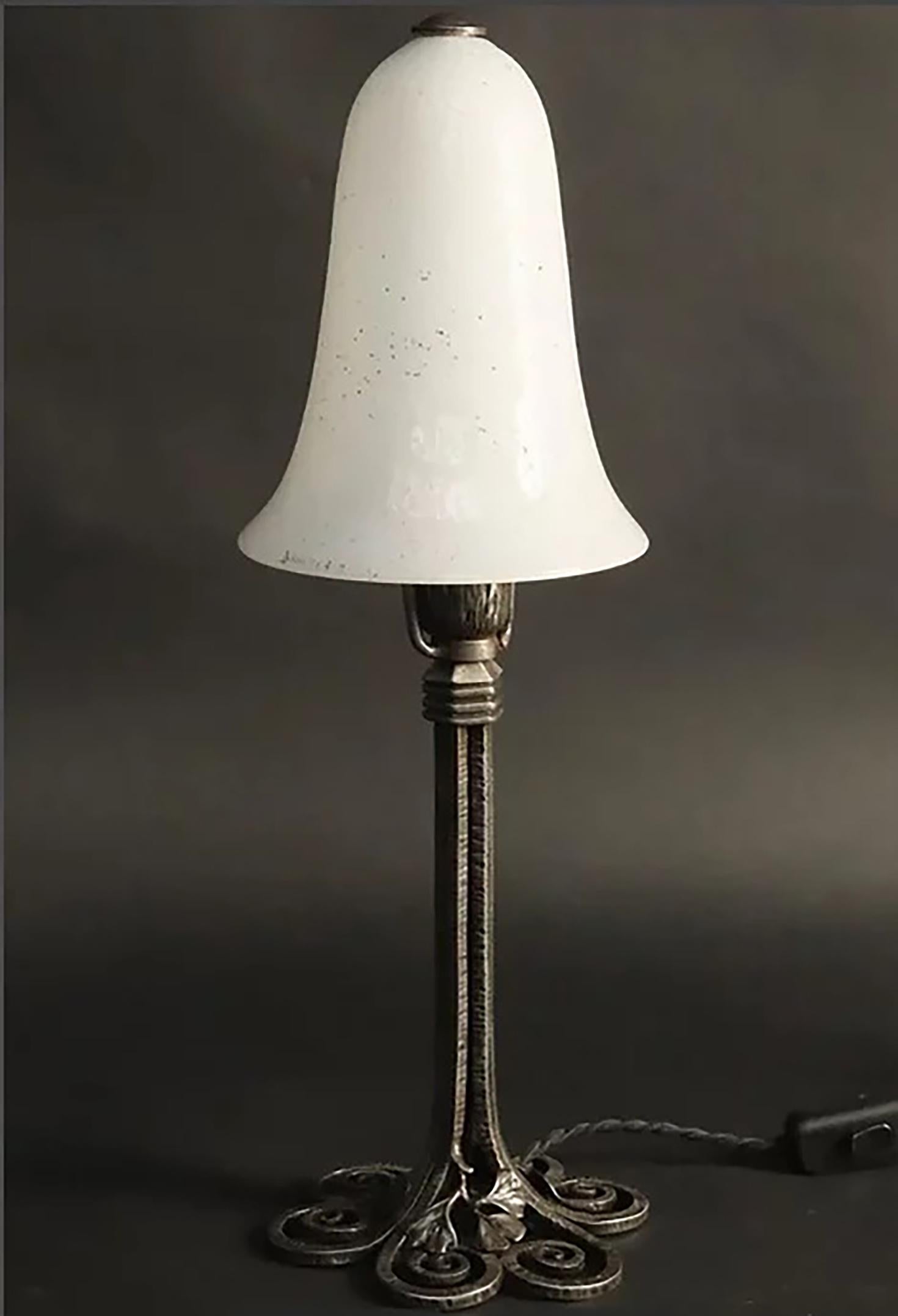 Art Deco Table Lamp by Edgar Brandt & Daum Nancy In Good Condition For Sale In Schaerbeek, BE