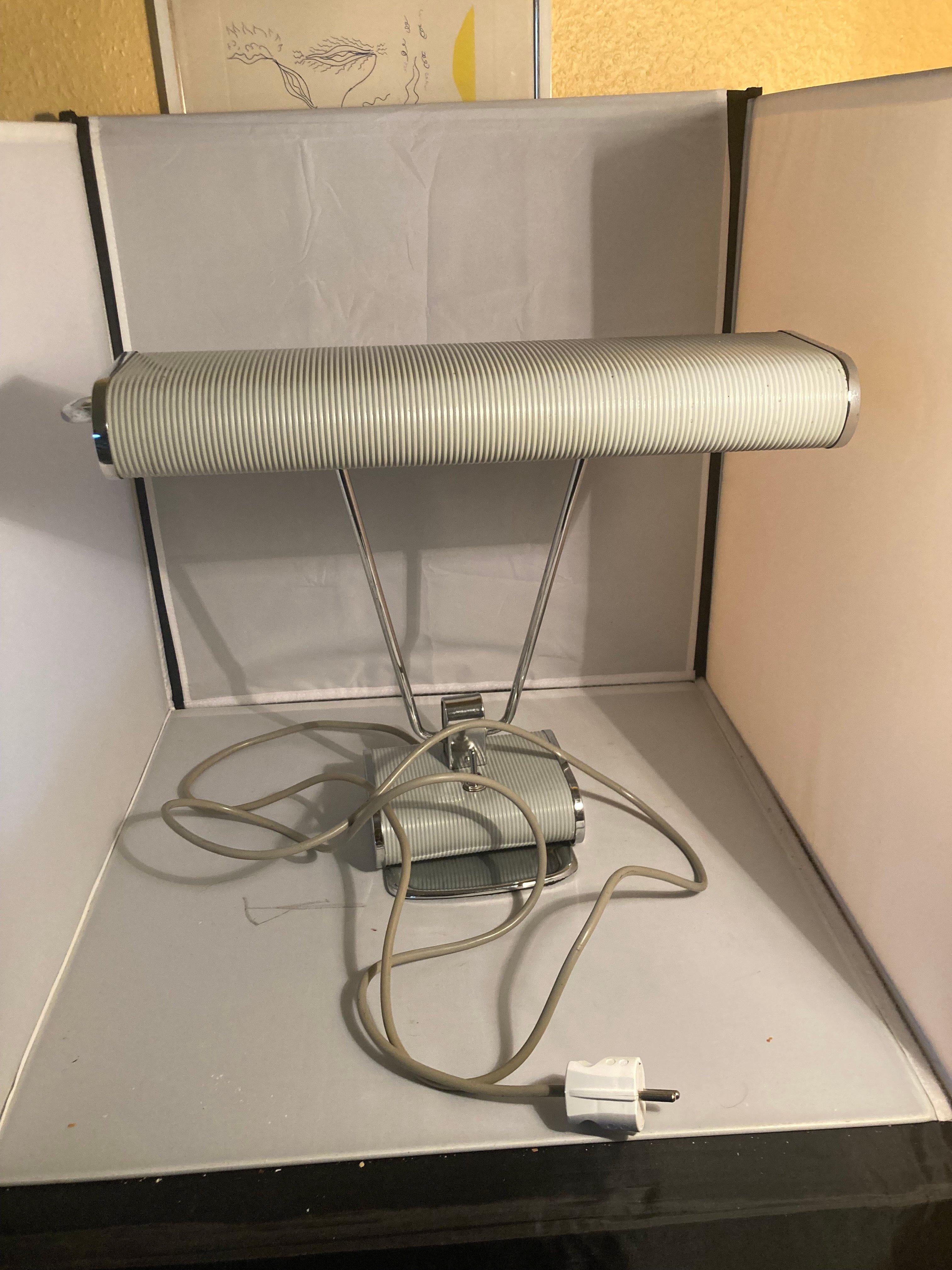 Art Déco table lamp by Eileen Gray. Manufacturer Jumo. France 1930s. For Sale 3