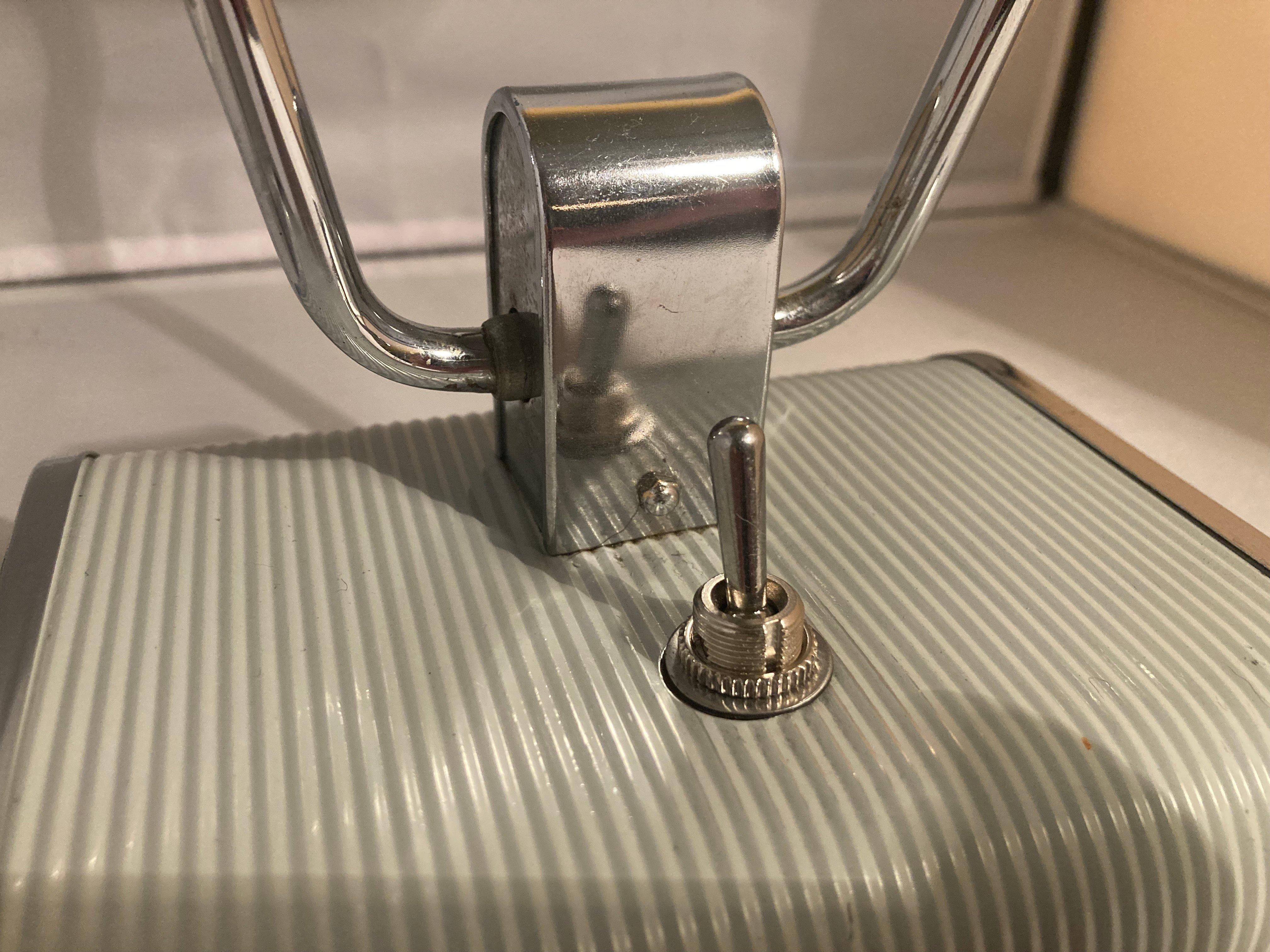 Art Déco table lamp by Eileen Gray. Manufacturer Jumo. France 1930s. For Sale 4