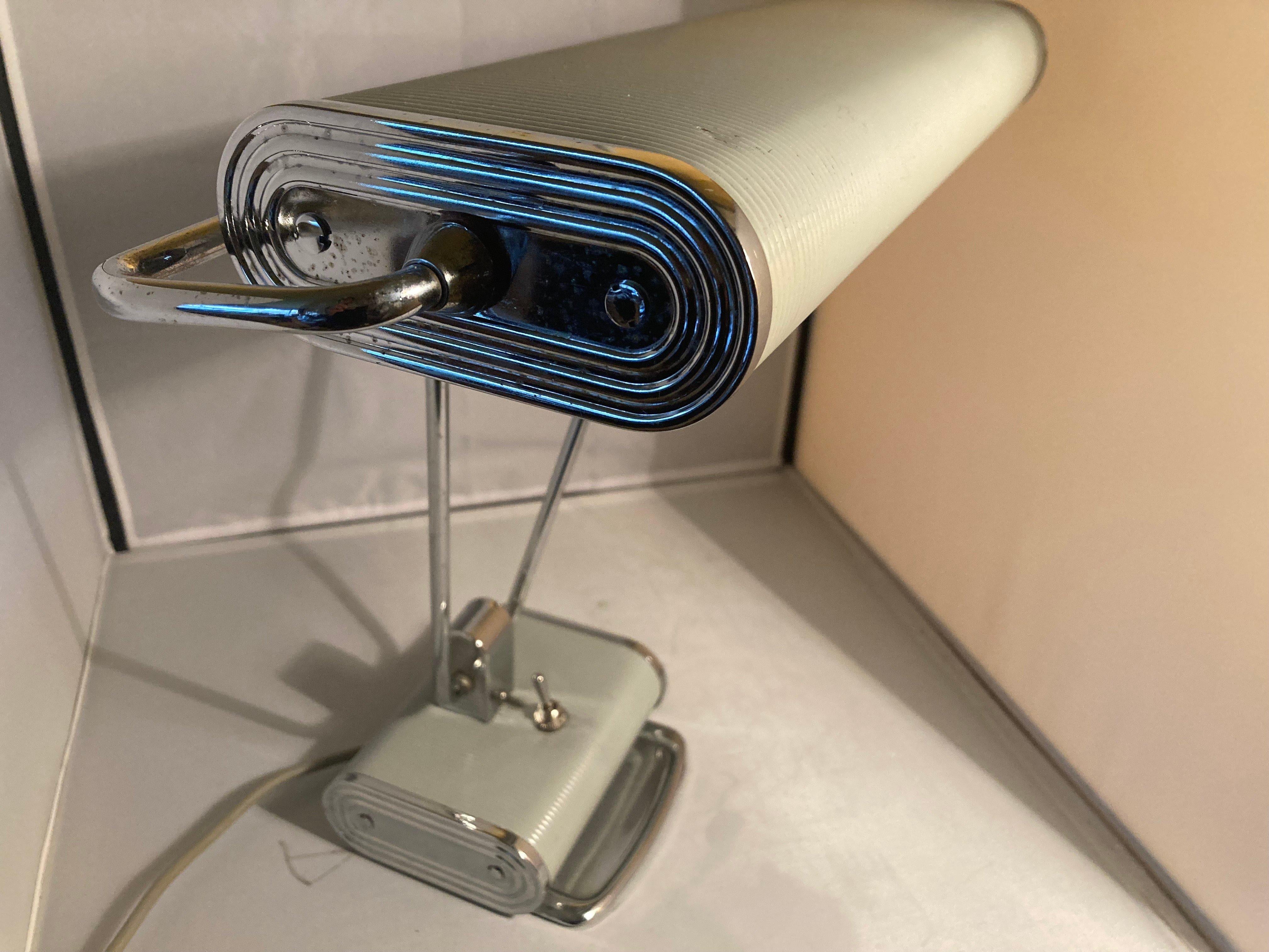 Art Déco table lamp by Eileen Gray. Manufacturer Jumo. France 1930s. For Sale 5