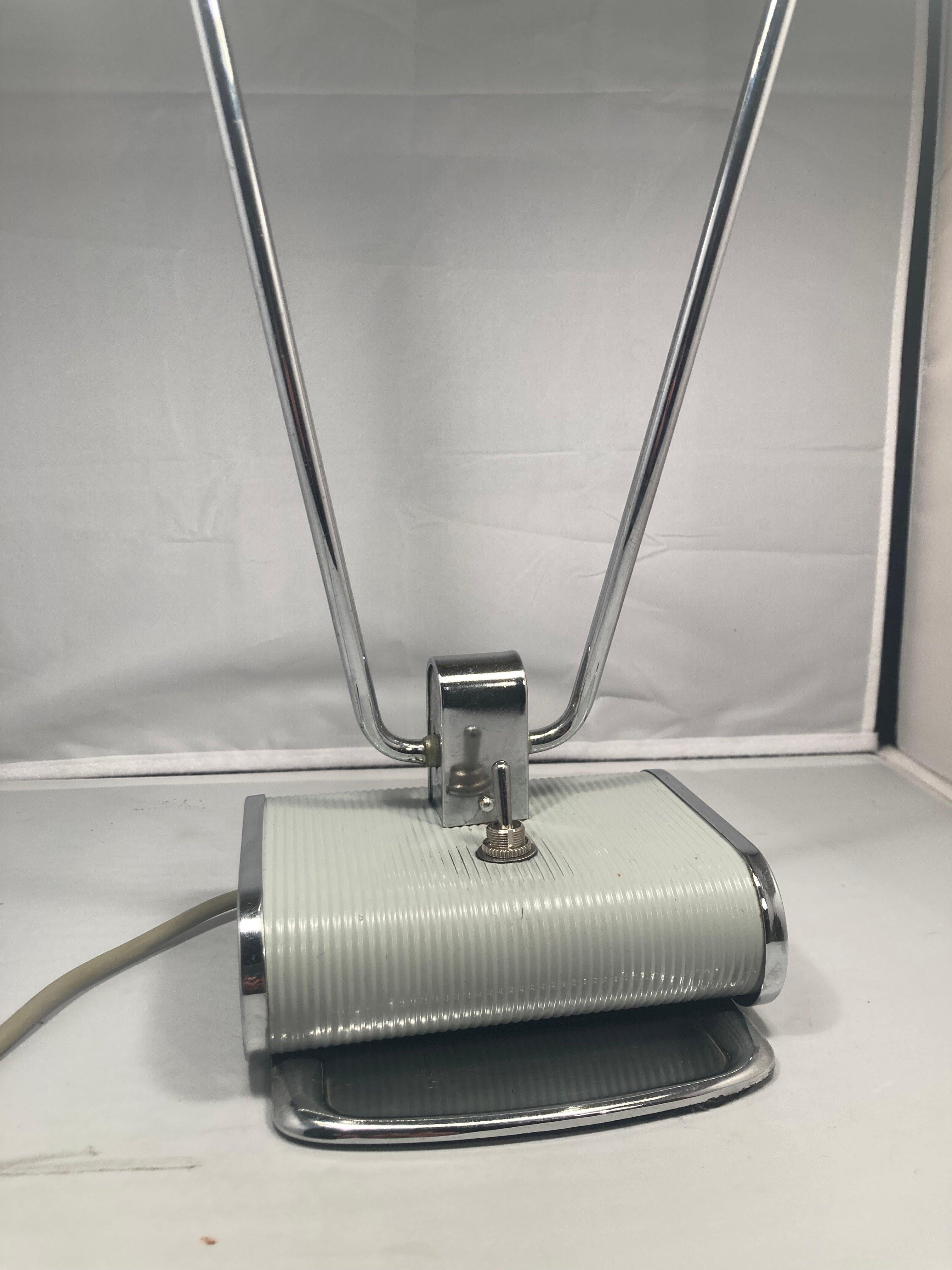 Art Déco table lamp by Eileen Gray. Manufacturer Jumo. France 1930s. For Sale 8