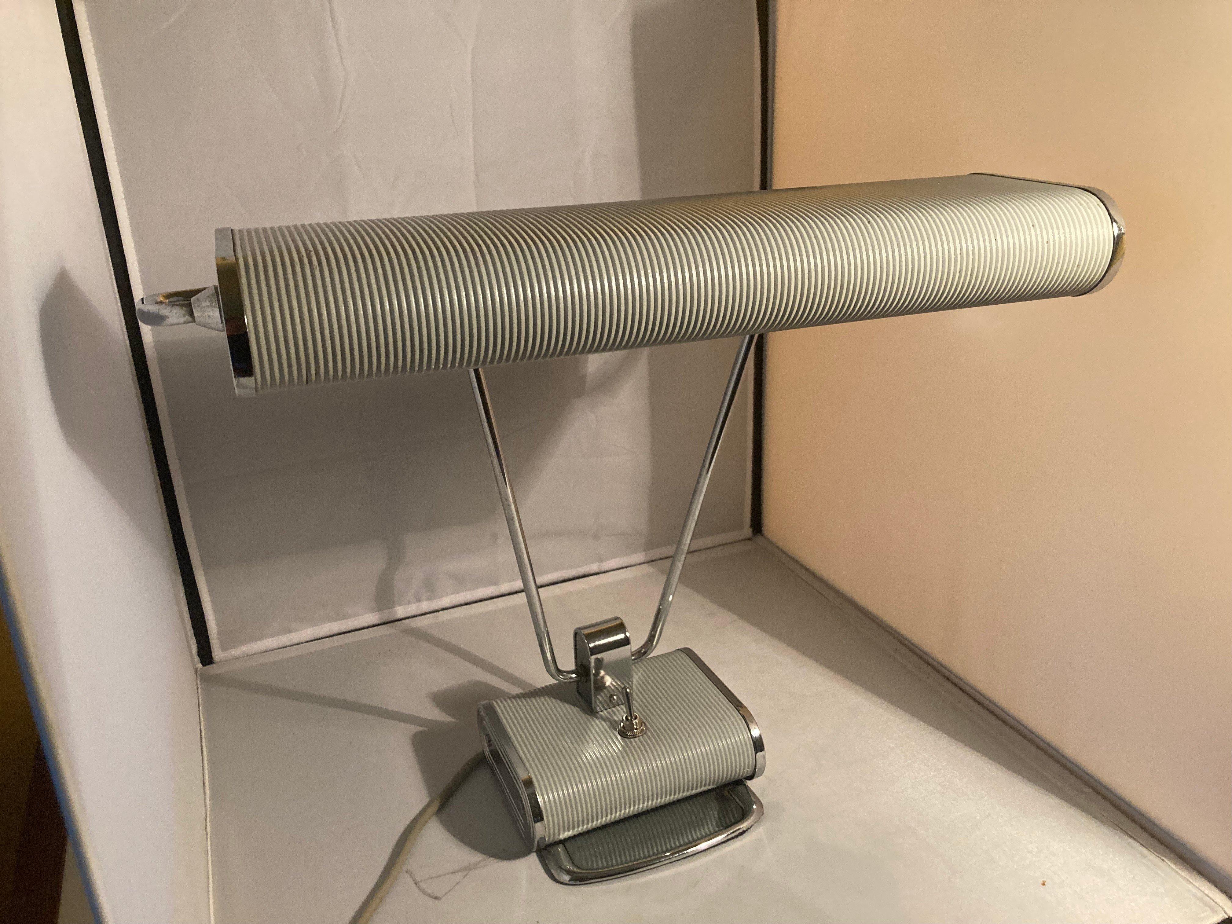 Art Déco table lamp by Eileen Gray. Manufacturer Jumo. France 1930s. For Sale 9