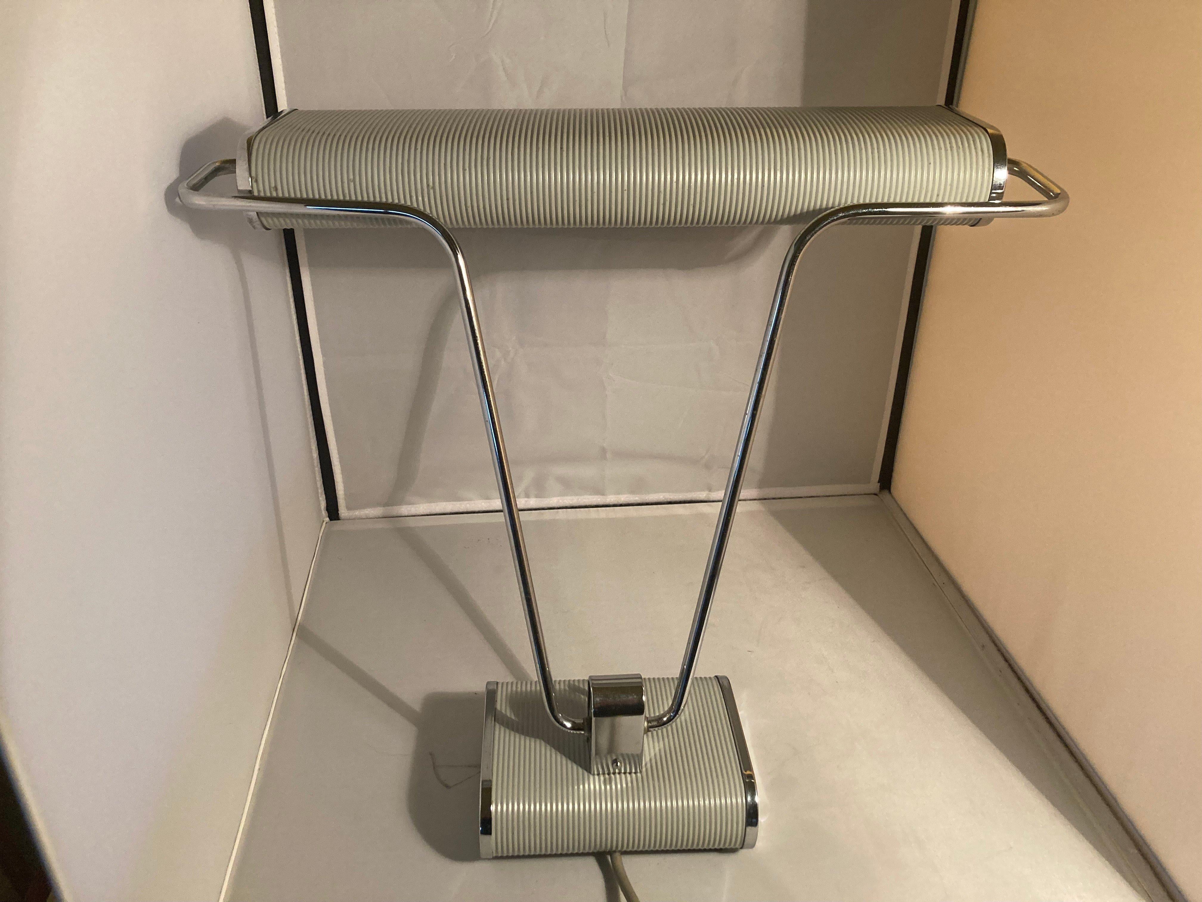 French Art Déco table lamp by Eileen Gray. Manufacturer Jumo. France 1930s. For Sale