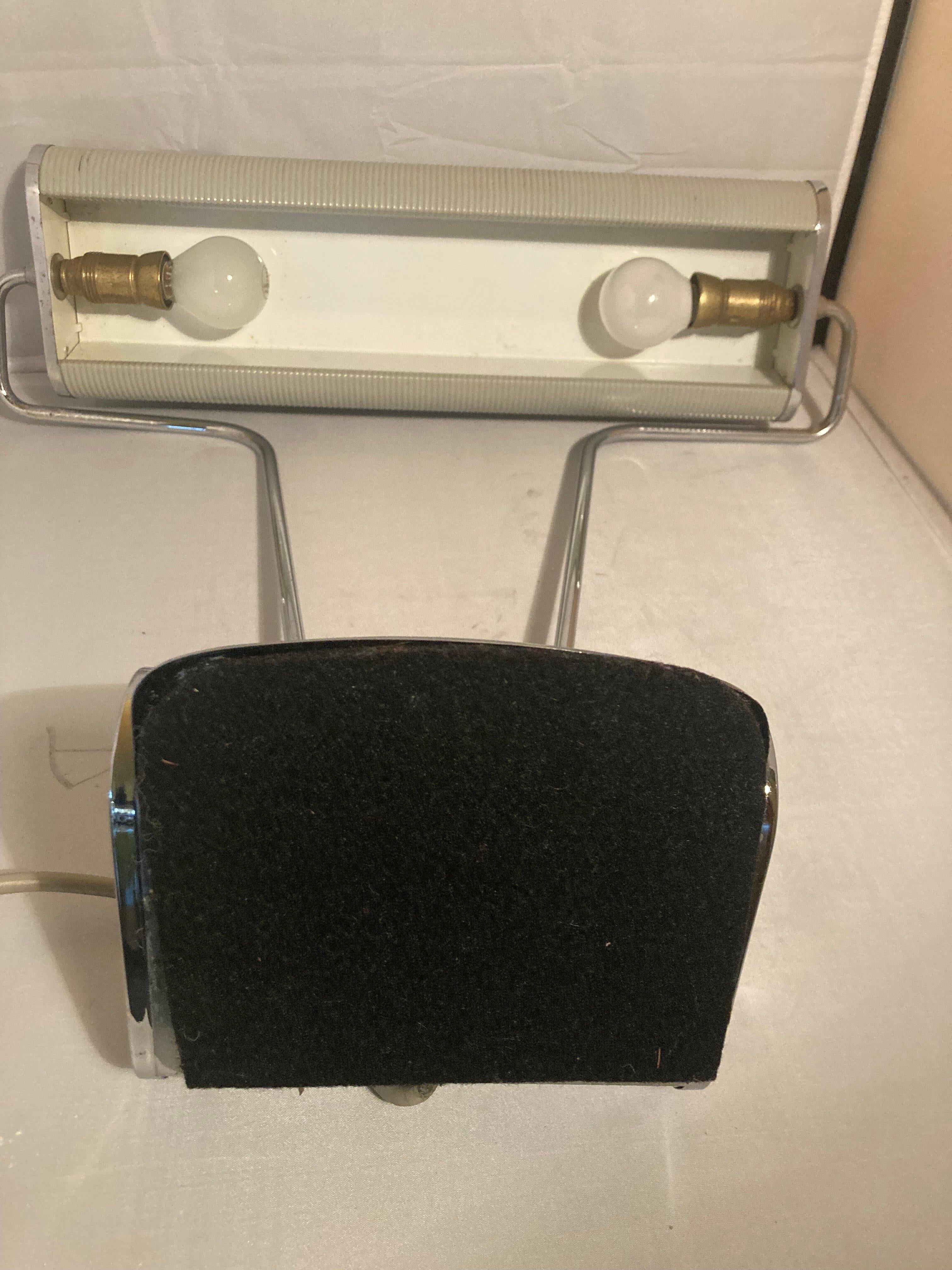 Lacquered Art Déco table lamp by Eileen Gray. Manufacturer Jumo. France 1930s. For Sale