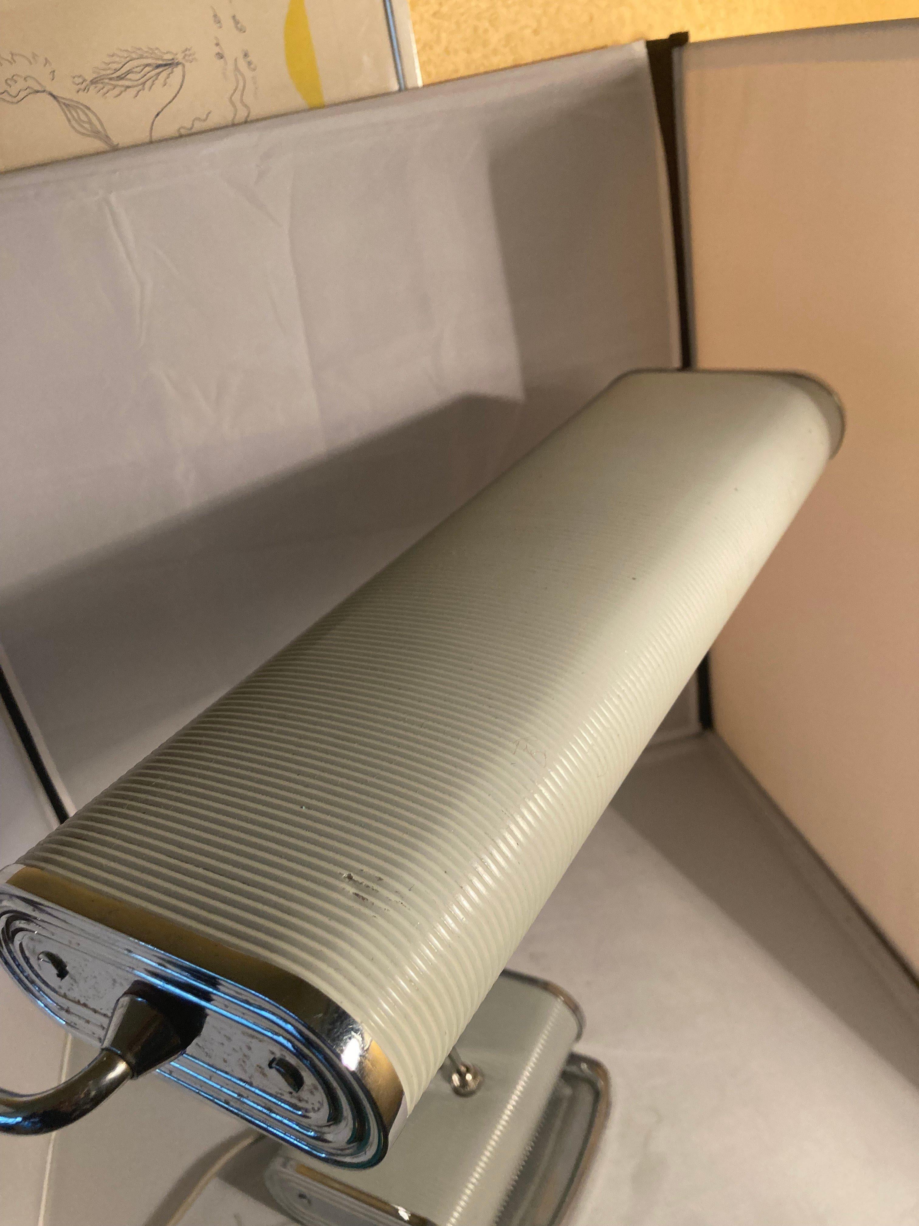 Mid-18th Century Art Déco table lamp by Eileen Gray. Manufacturer Jumo. France 1930s. For Sale