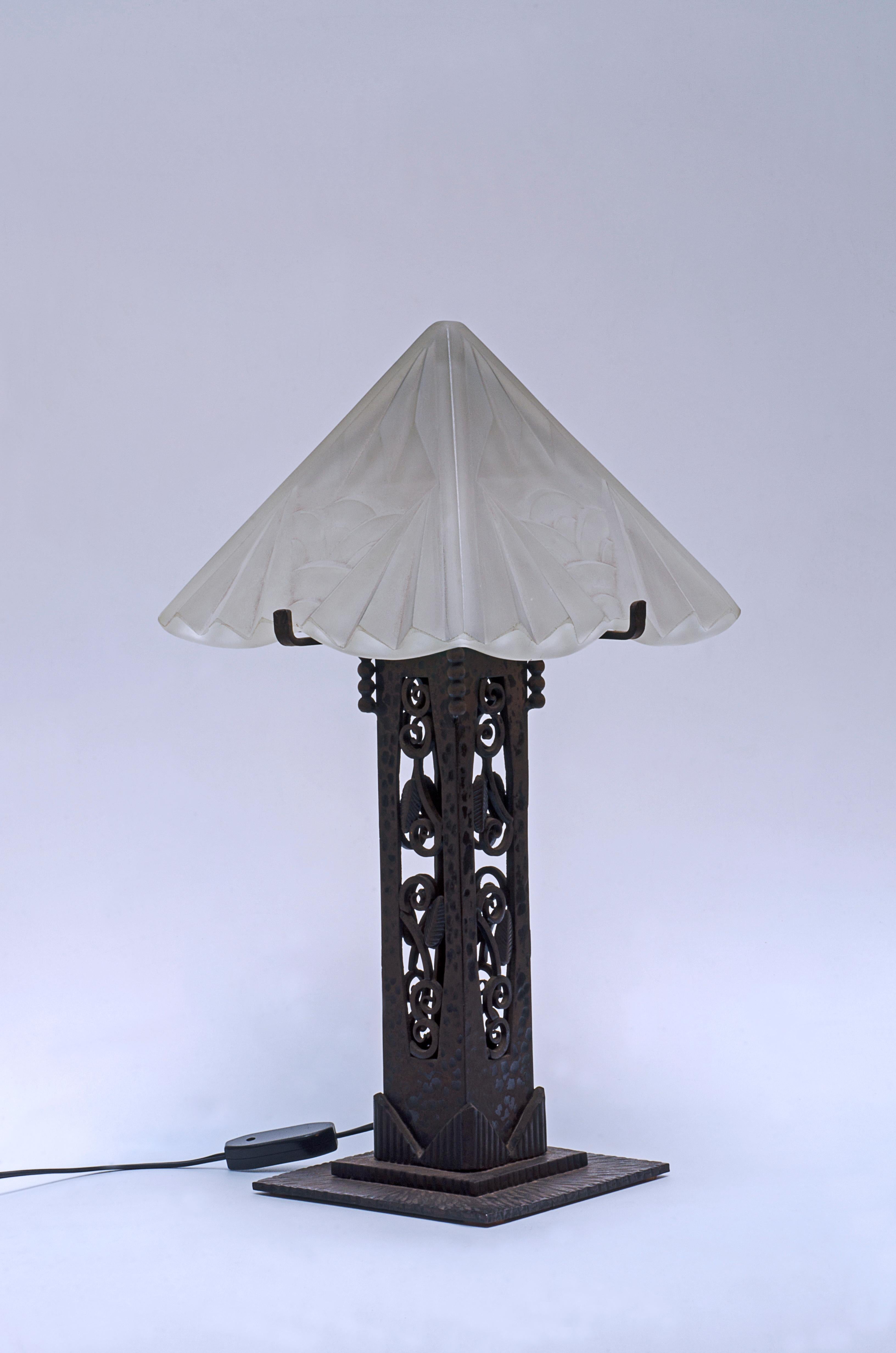 Art Deco Tischlampe von Muller Freres Luneville (Französisch) im Angebot