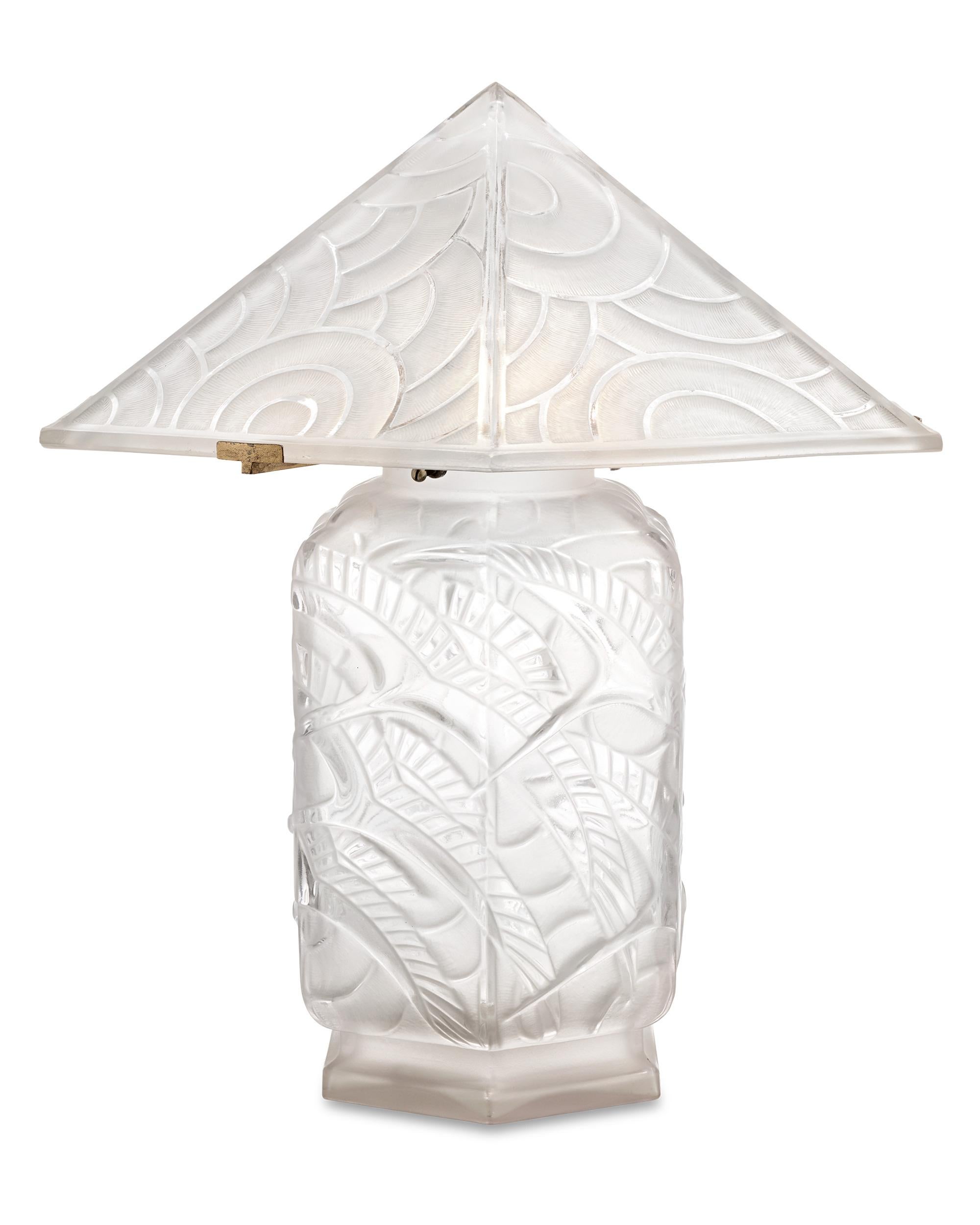 Glass Table Lamp
Pierre d'Avesn
Circa 1930

This rare and captivating Art Deco table lamp by Pierre d'Avesn epitomizes the refined elegance of the era. Fashioned in frosted and molded white glass, it features an intricate pattern of palm leaves and