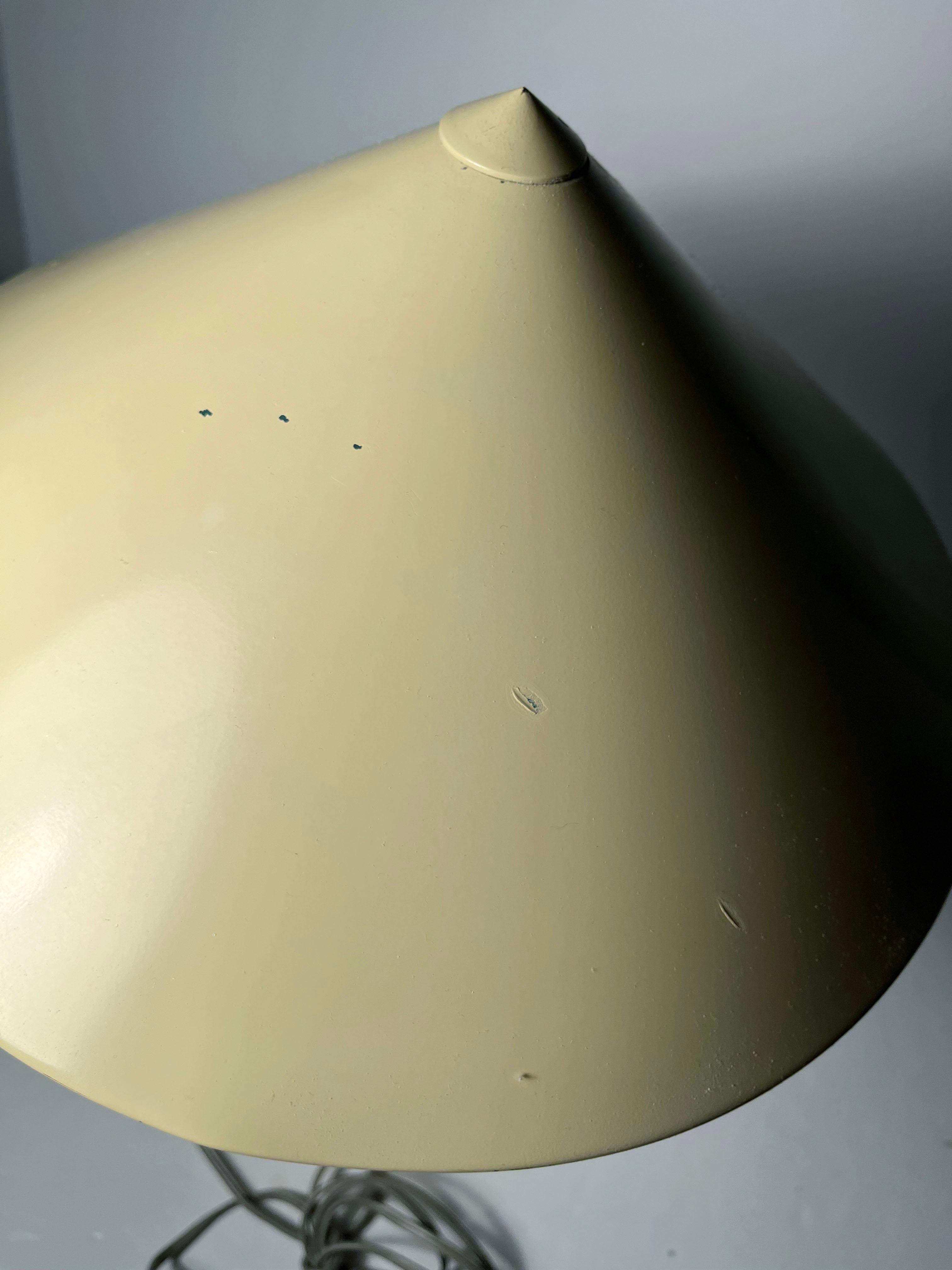 Art Deco Table Lamp by Walter Von Nessen For Sale 4