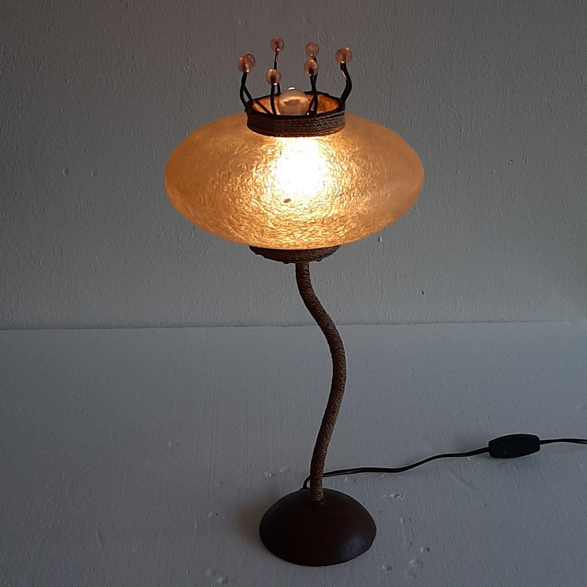 Bellissima lampada art déco.

Un lampo ambientale molto bello.